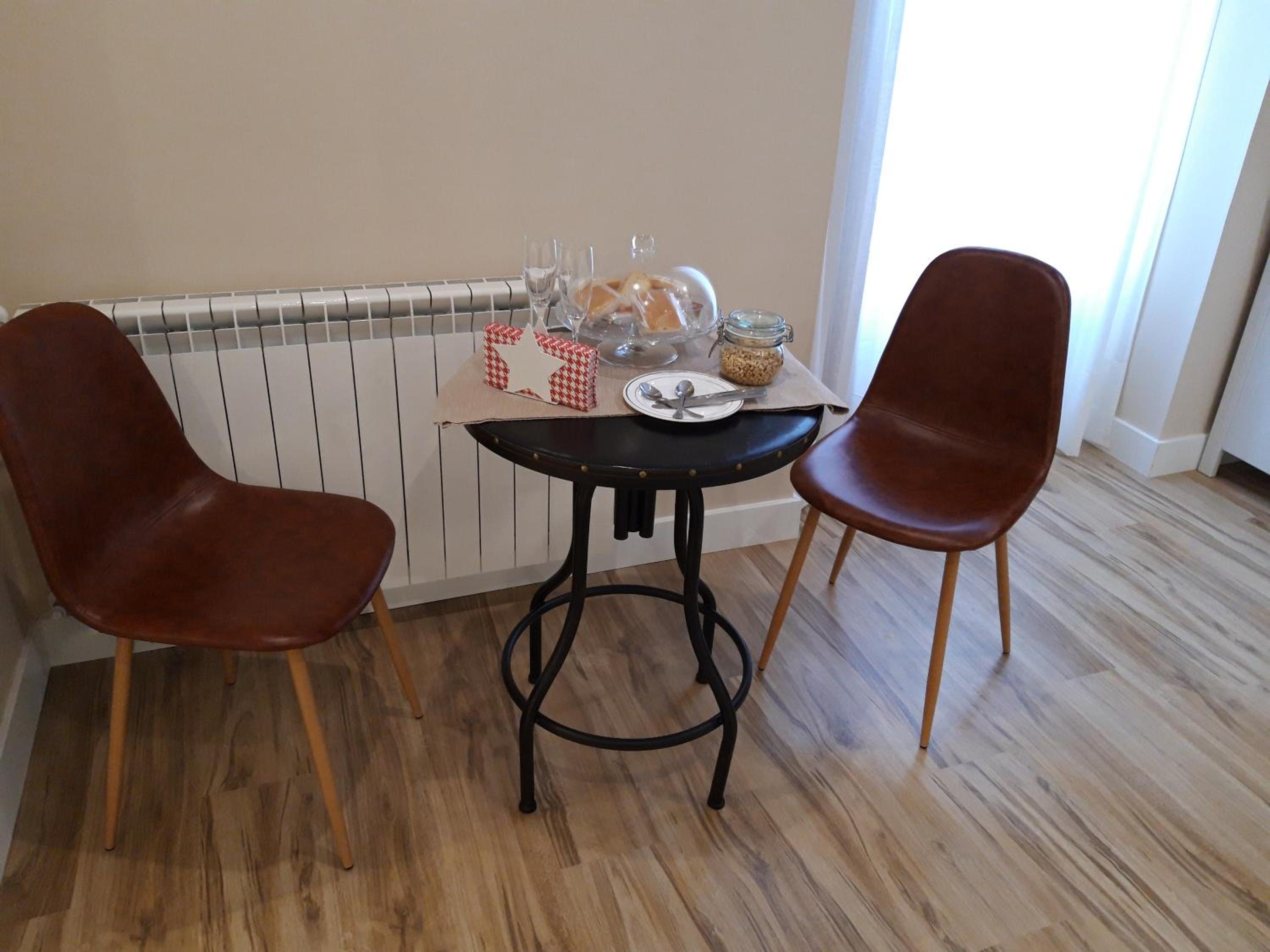 Deluxe Queen Room - Photo 9