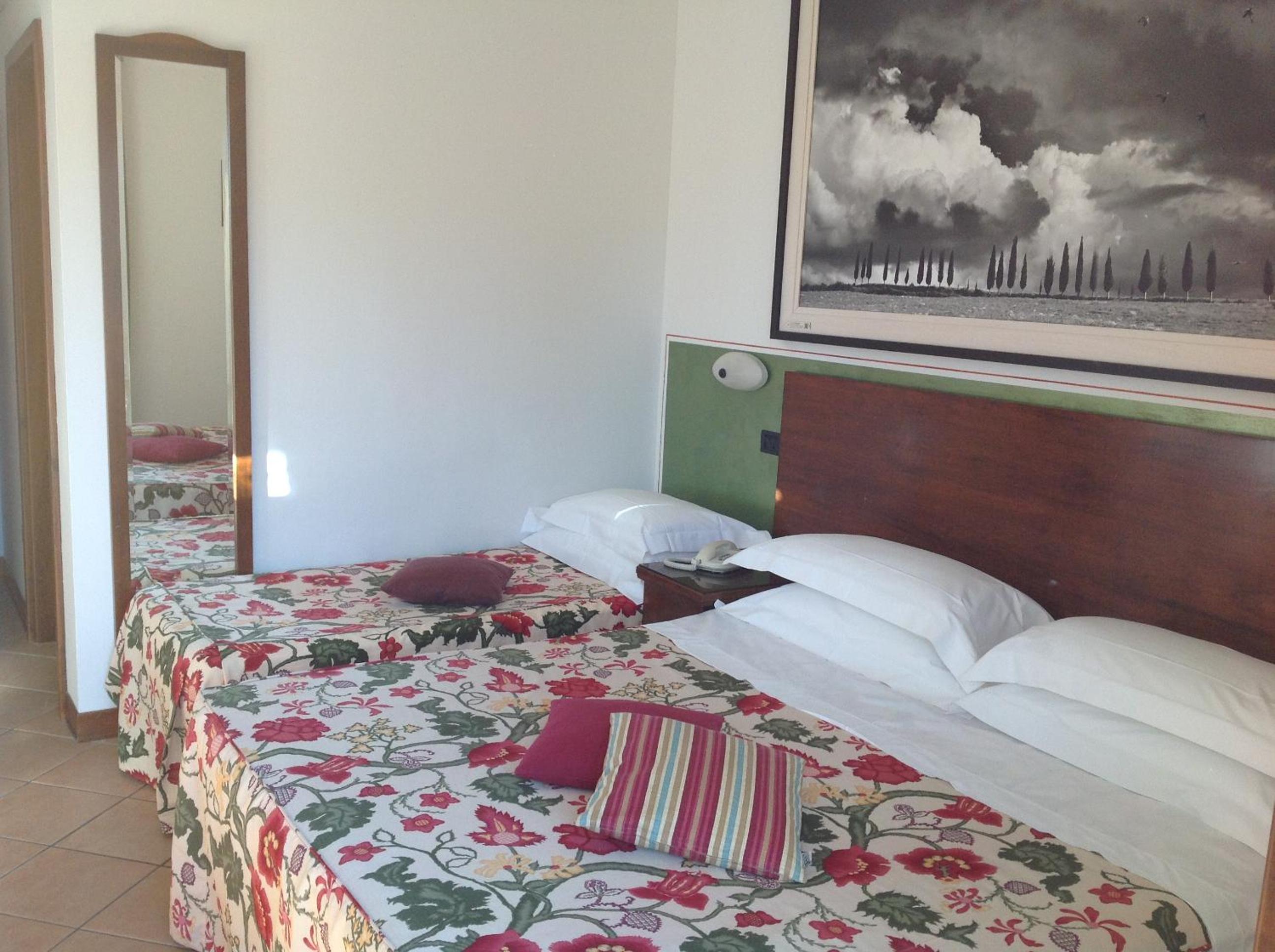 Triple Room with Patio - Photo 4