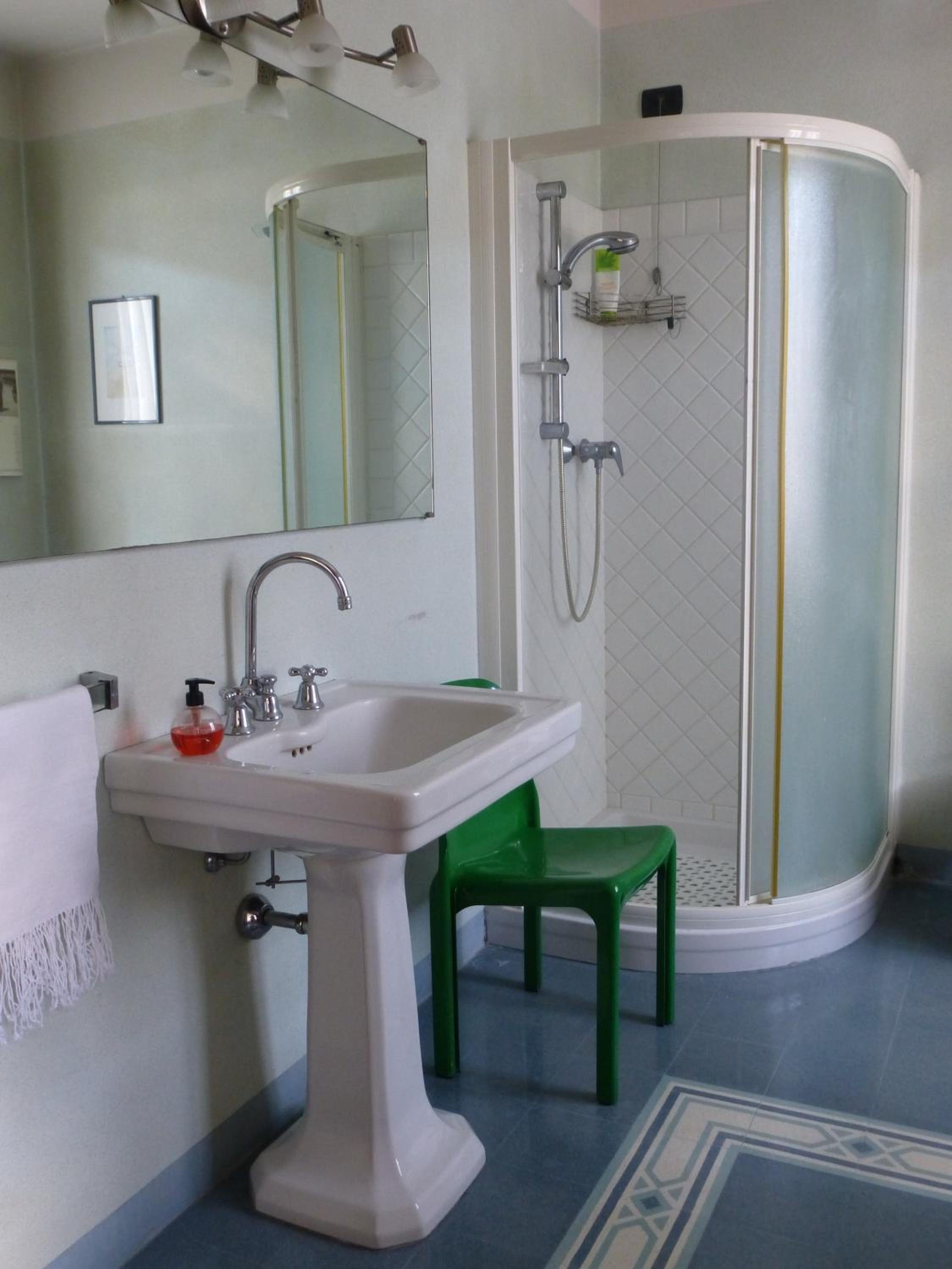 Double or Twin Room - Photo 9