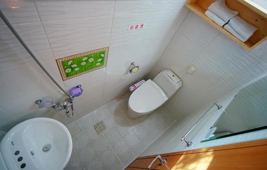 Korean-Style Small Double Room photo 3