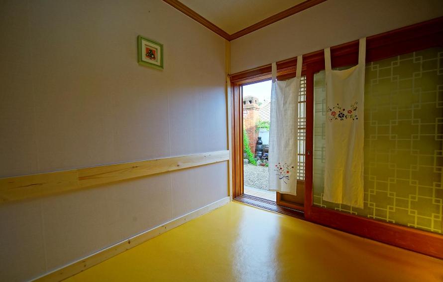 Korean-Style Standard Double Room photo 1