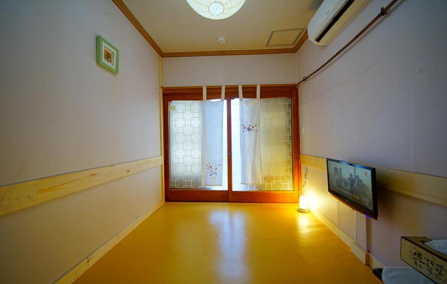 Korean-Style Standard Double Room photo 2