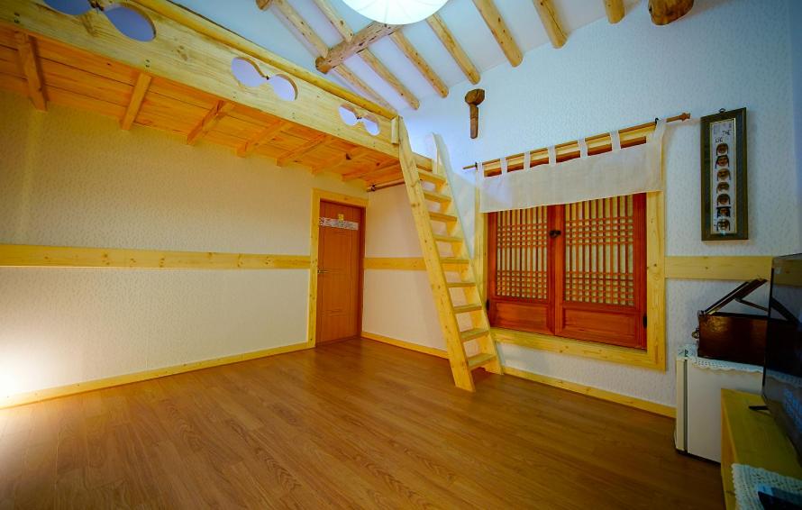 Korean-Style Duplex Deluxe Room photo 1