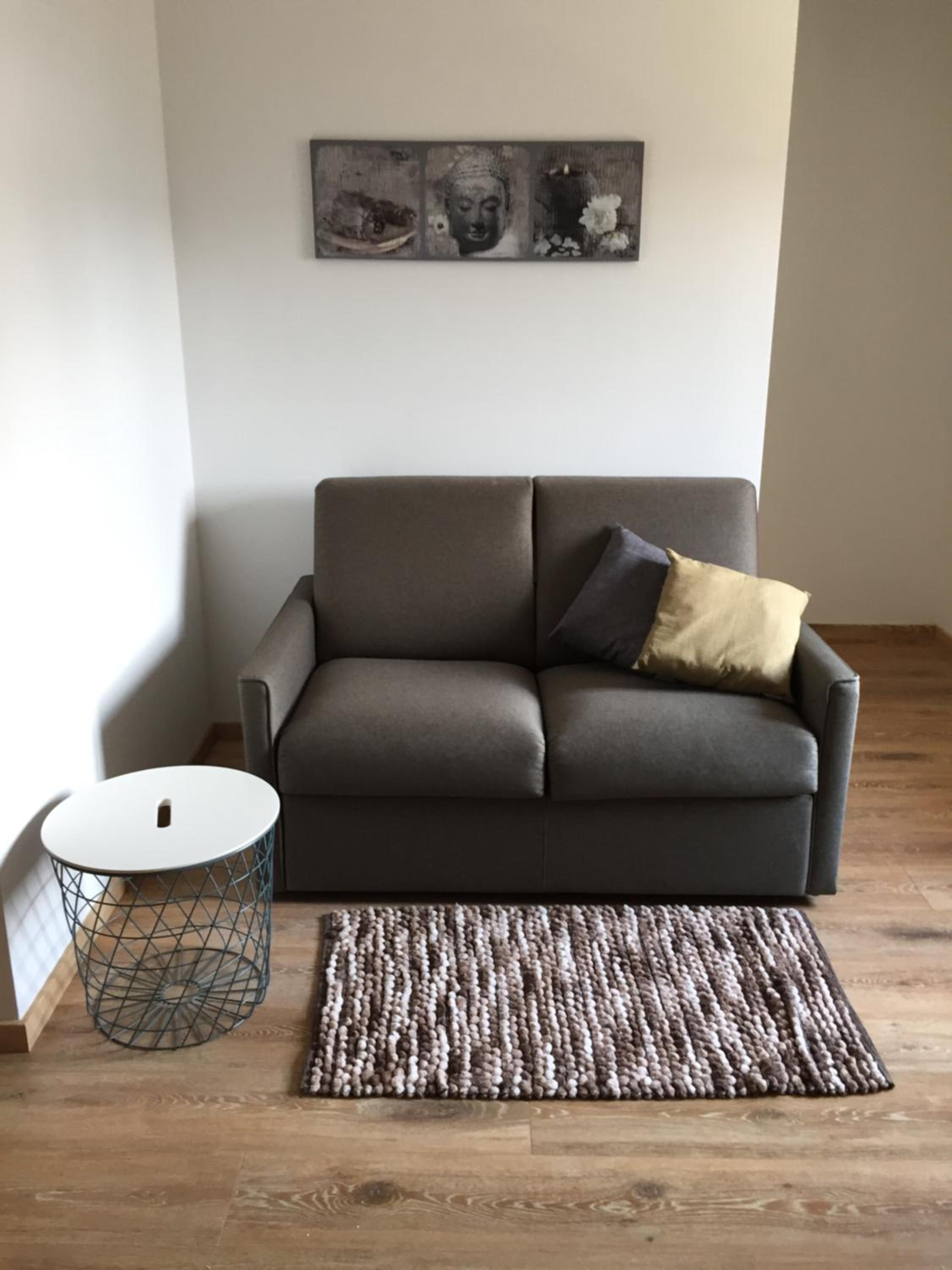 One-Bedroom Apartment - Photo 1