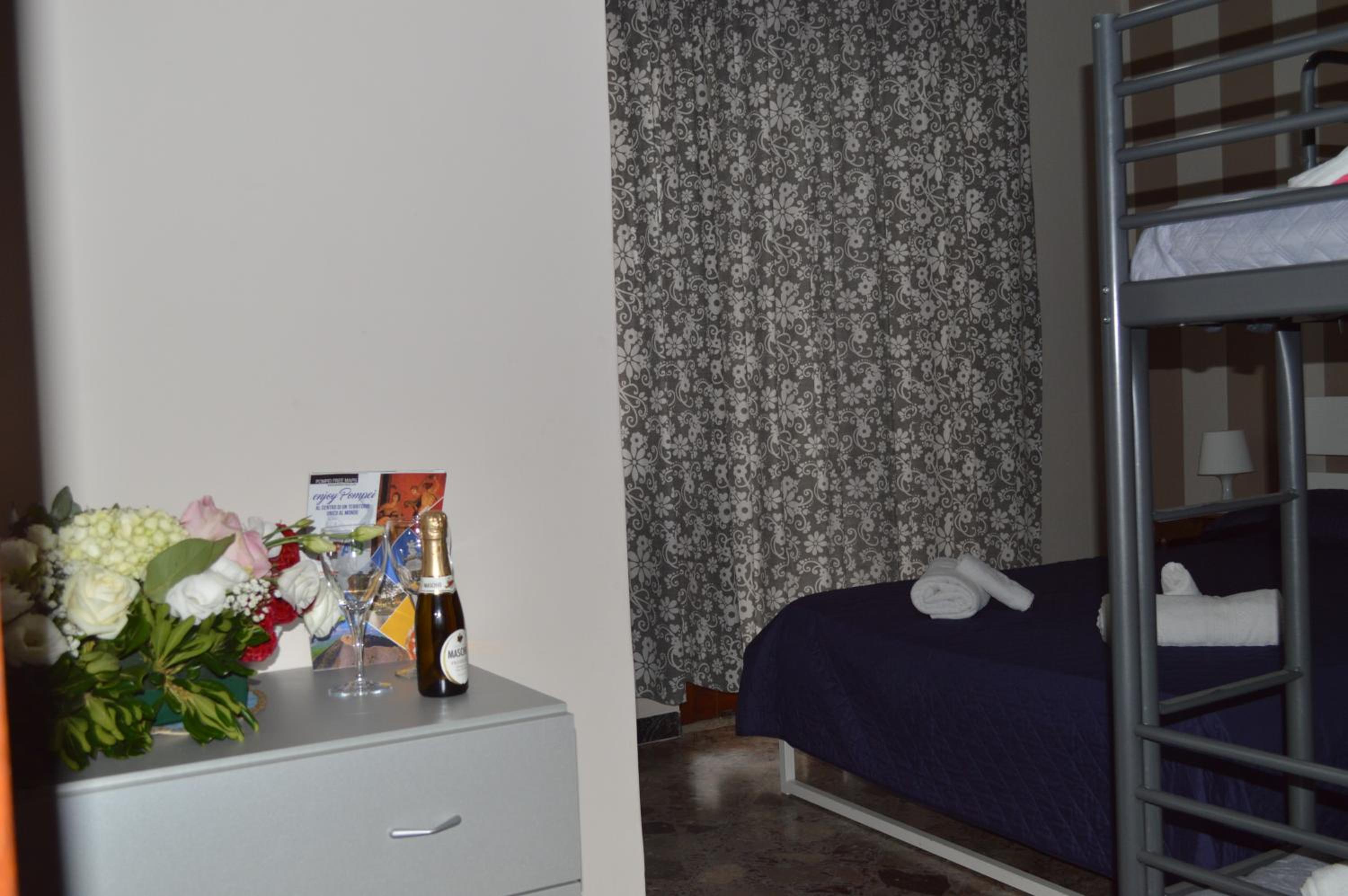 Quadruple Room - Photo 1