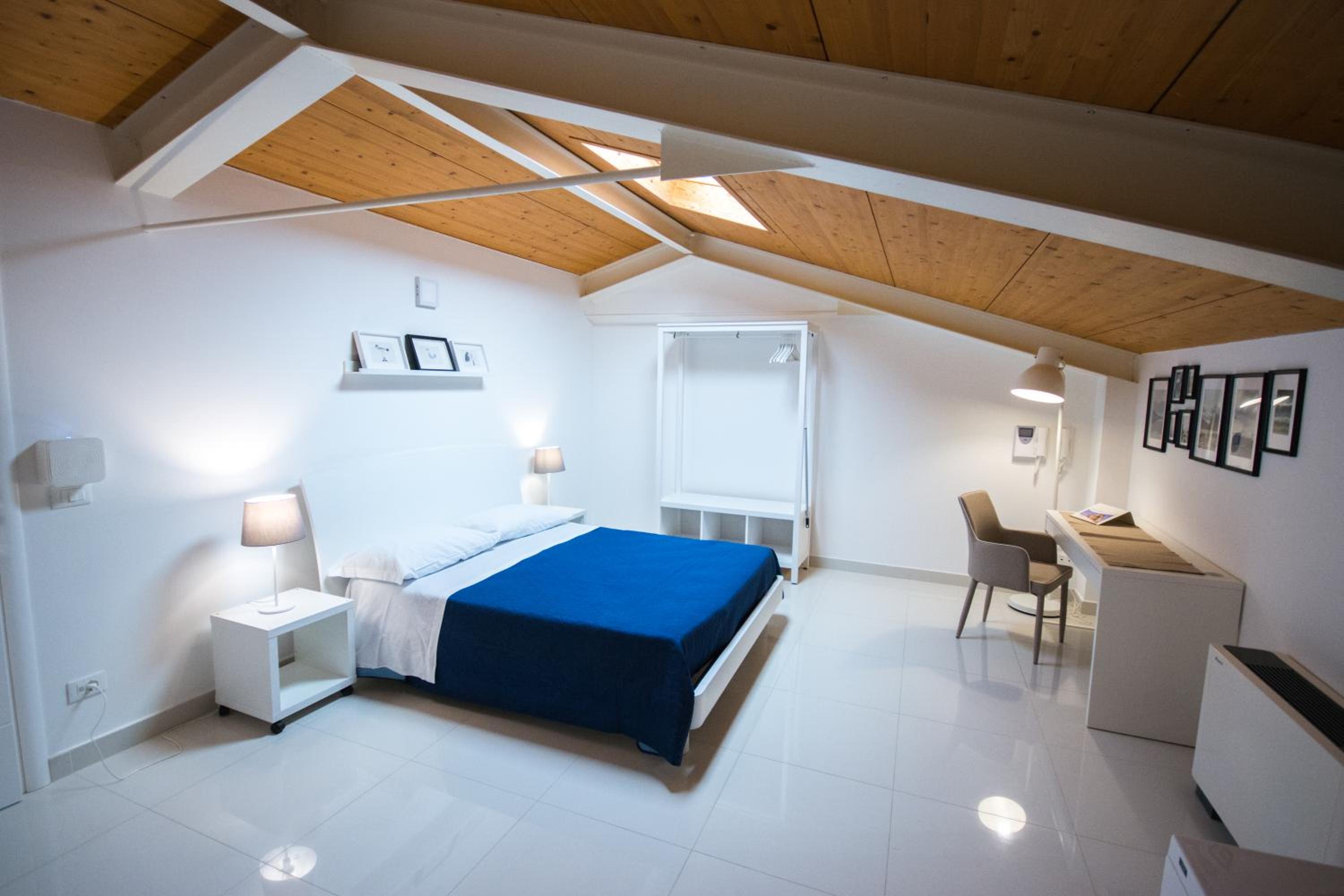 Deluxe Room - Photo 1