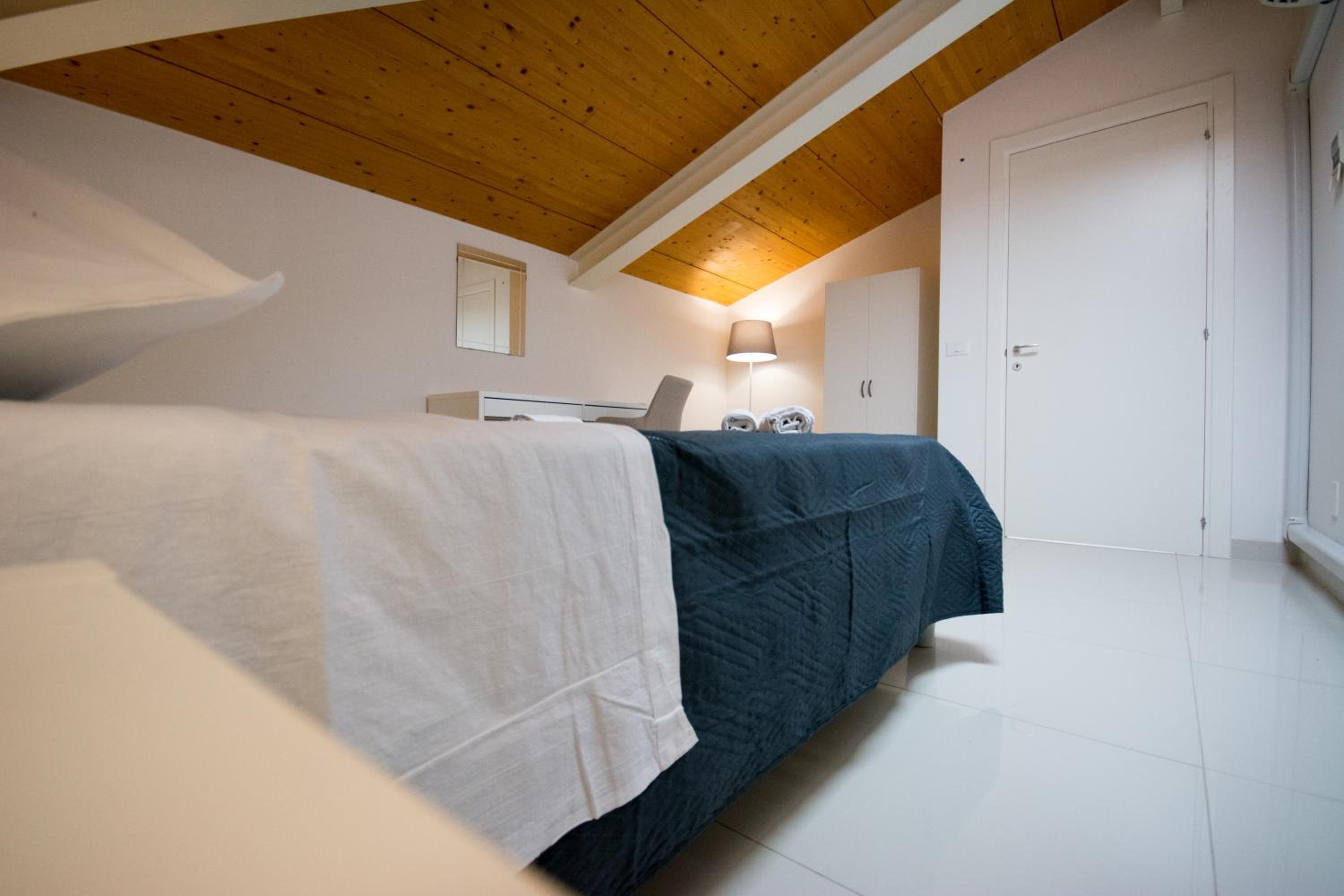 Deluxe Quadruple Room - Photo 11