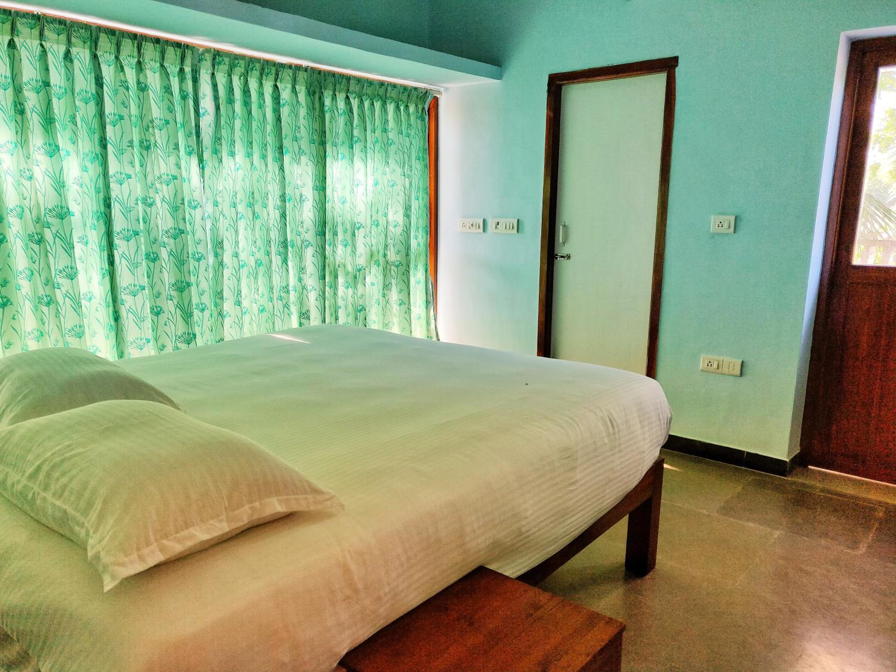 Deluxe Double Room with Balcony photo 2