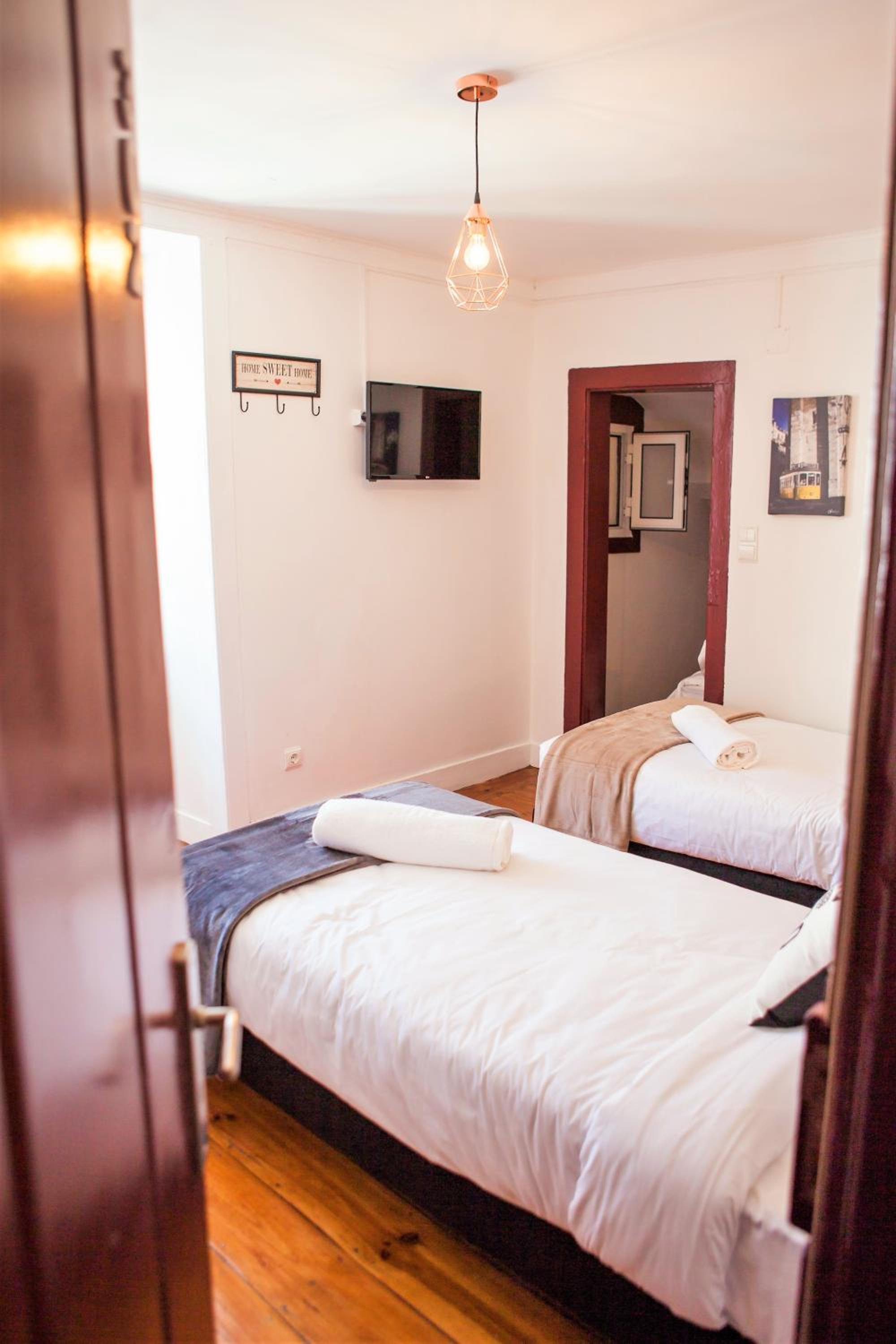 Basic Triple Room with Shared Bathroom photo 1