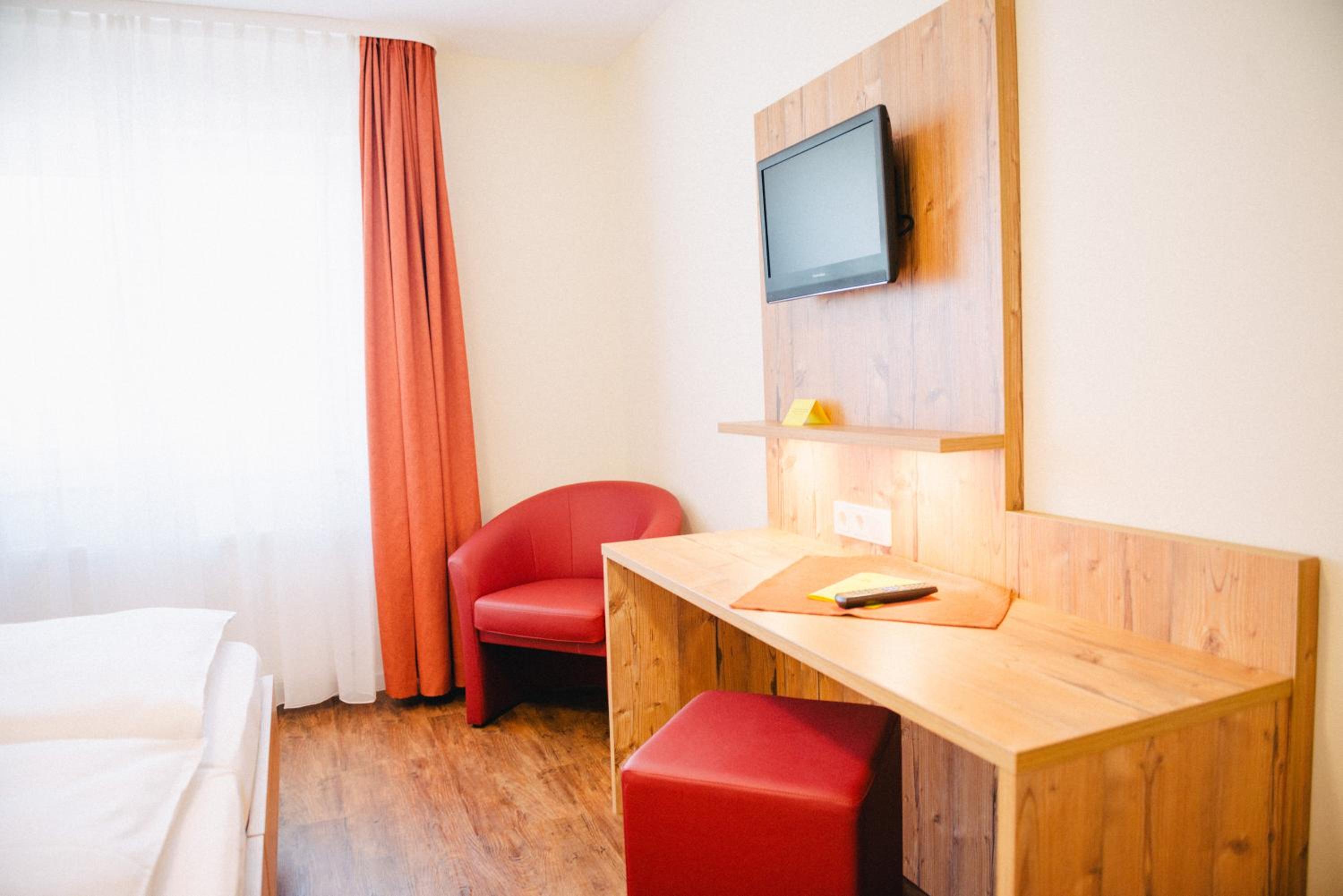 Double Room with Private Bathroom - Photo 20