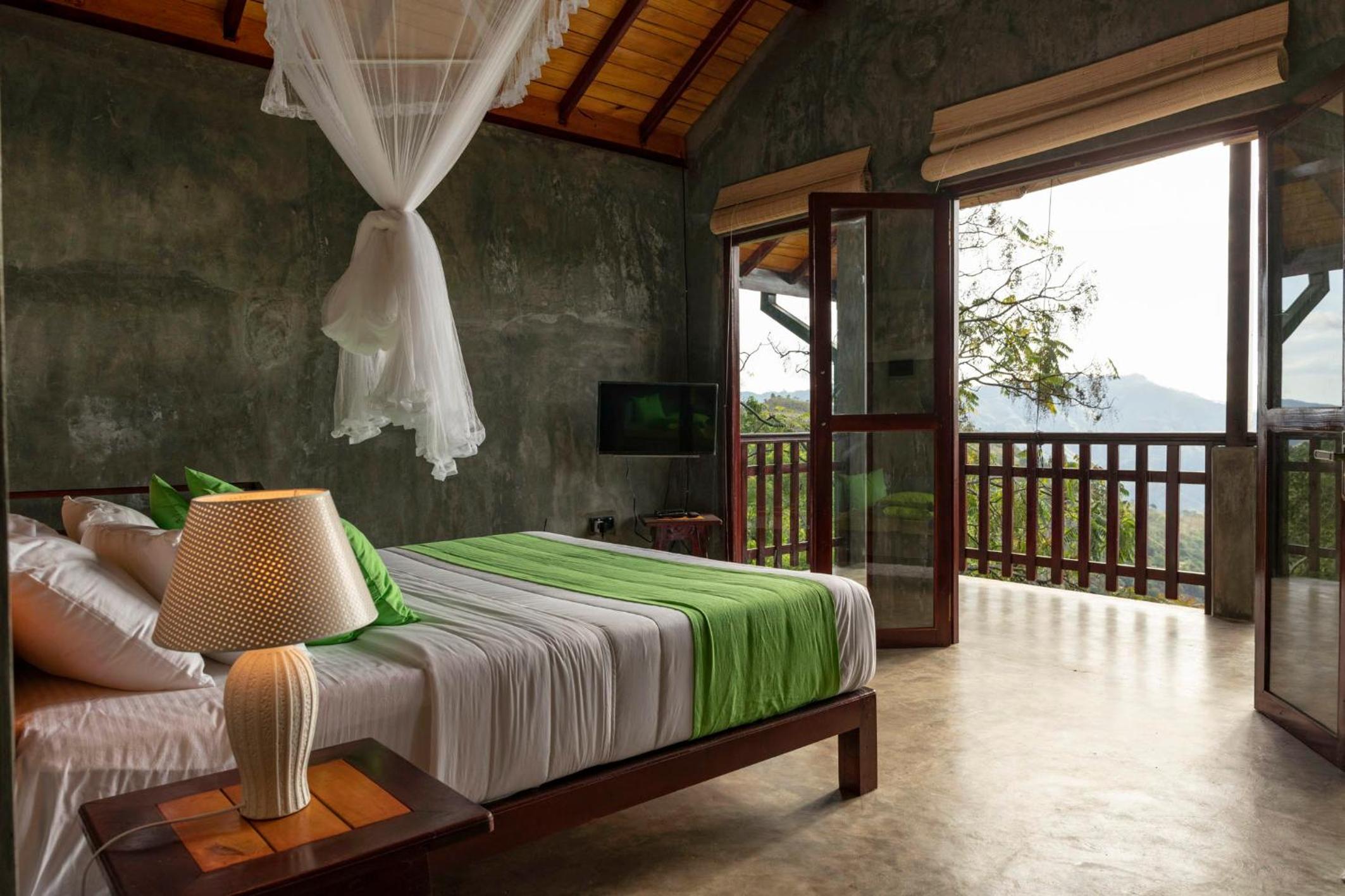 Deluxe Double Room with Balcony photo 2