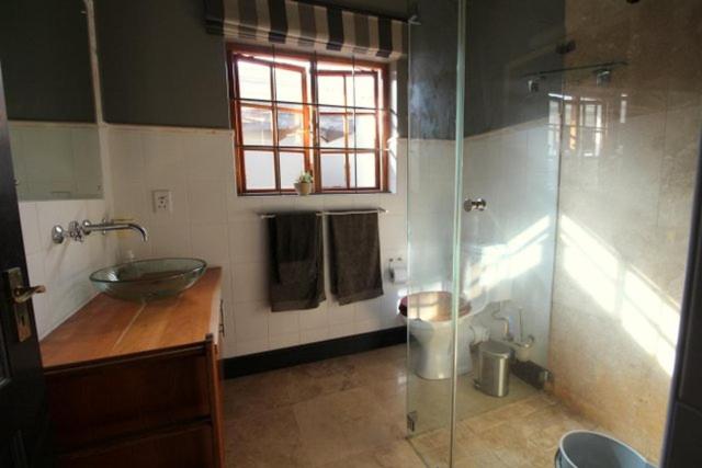 One-Bedroom Suite - Photo 4