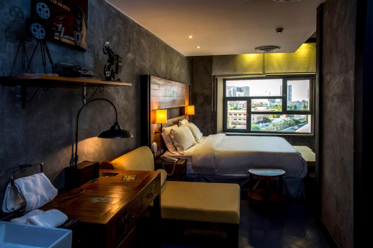 Deluxe King Room photo 3