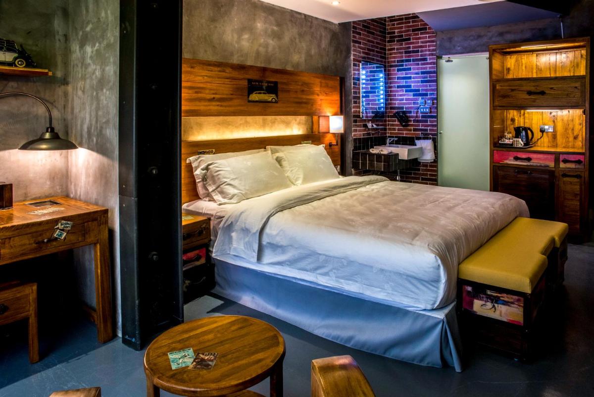 Deluxe King Room photo 2