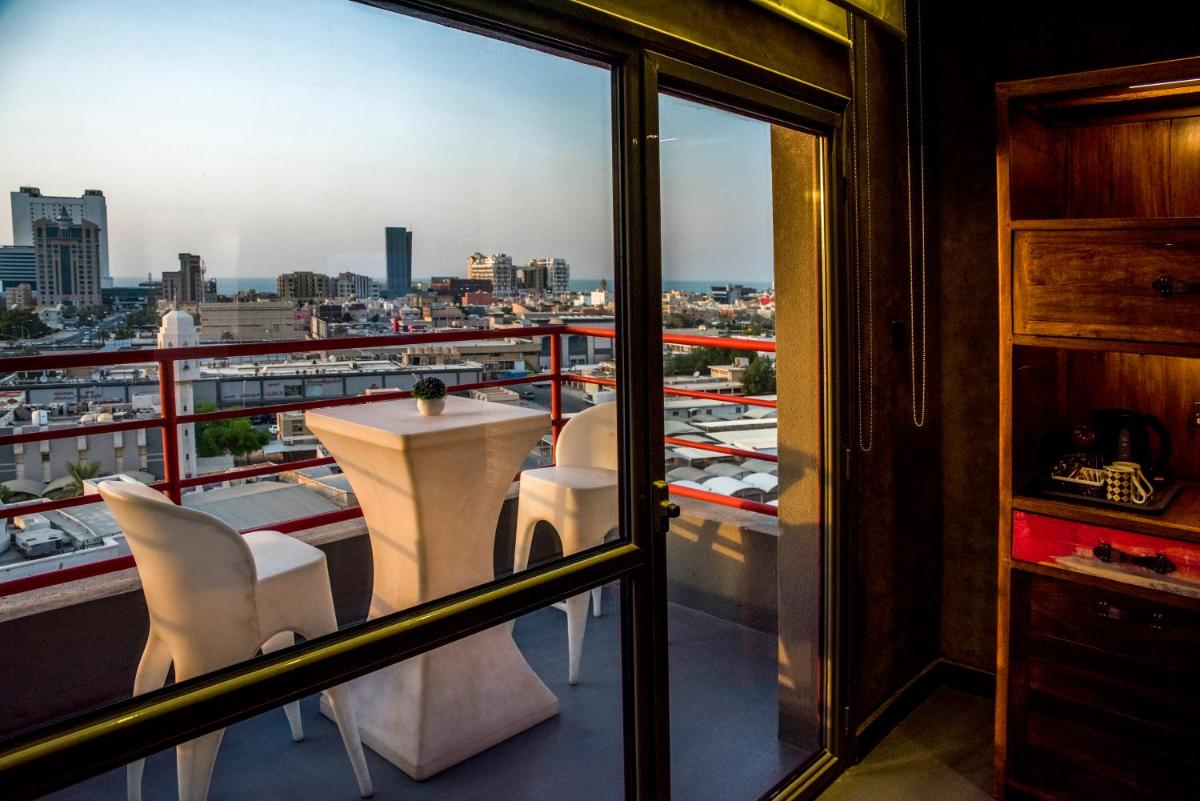 Deluxe Suite with City View photo 3