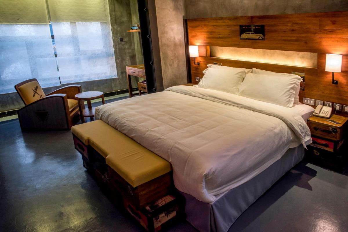 Deluxe King Room photo 1