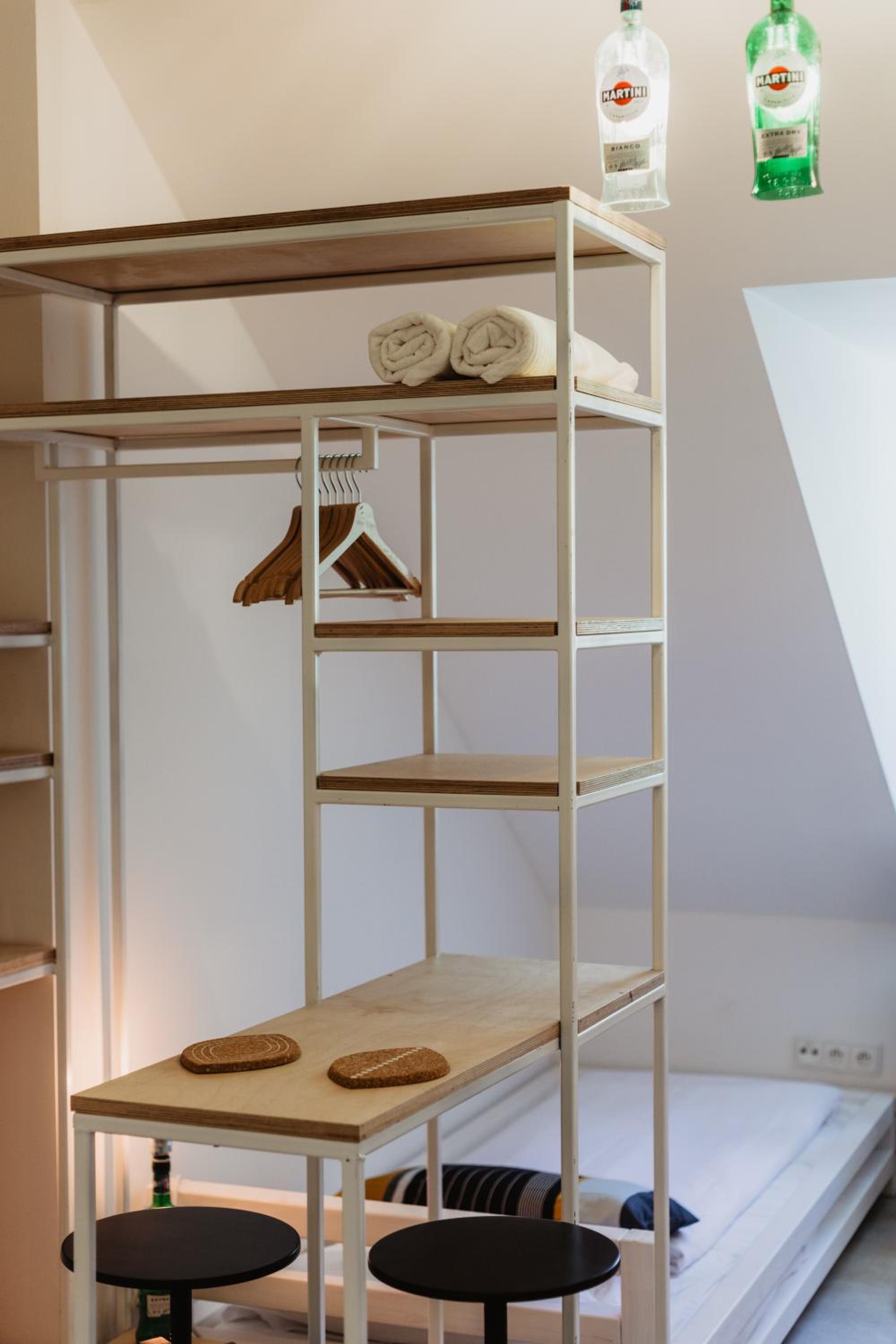 Compact Deluxe Studio - Twin Bed - Photo 8