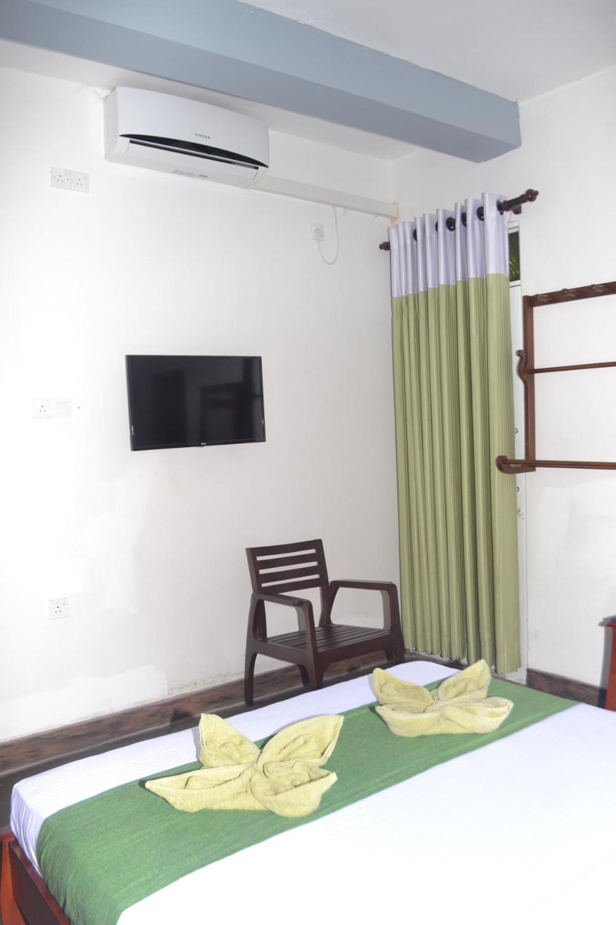 Single Room with Airport Pickup / Drop photo 3