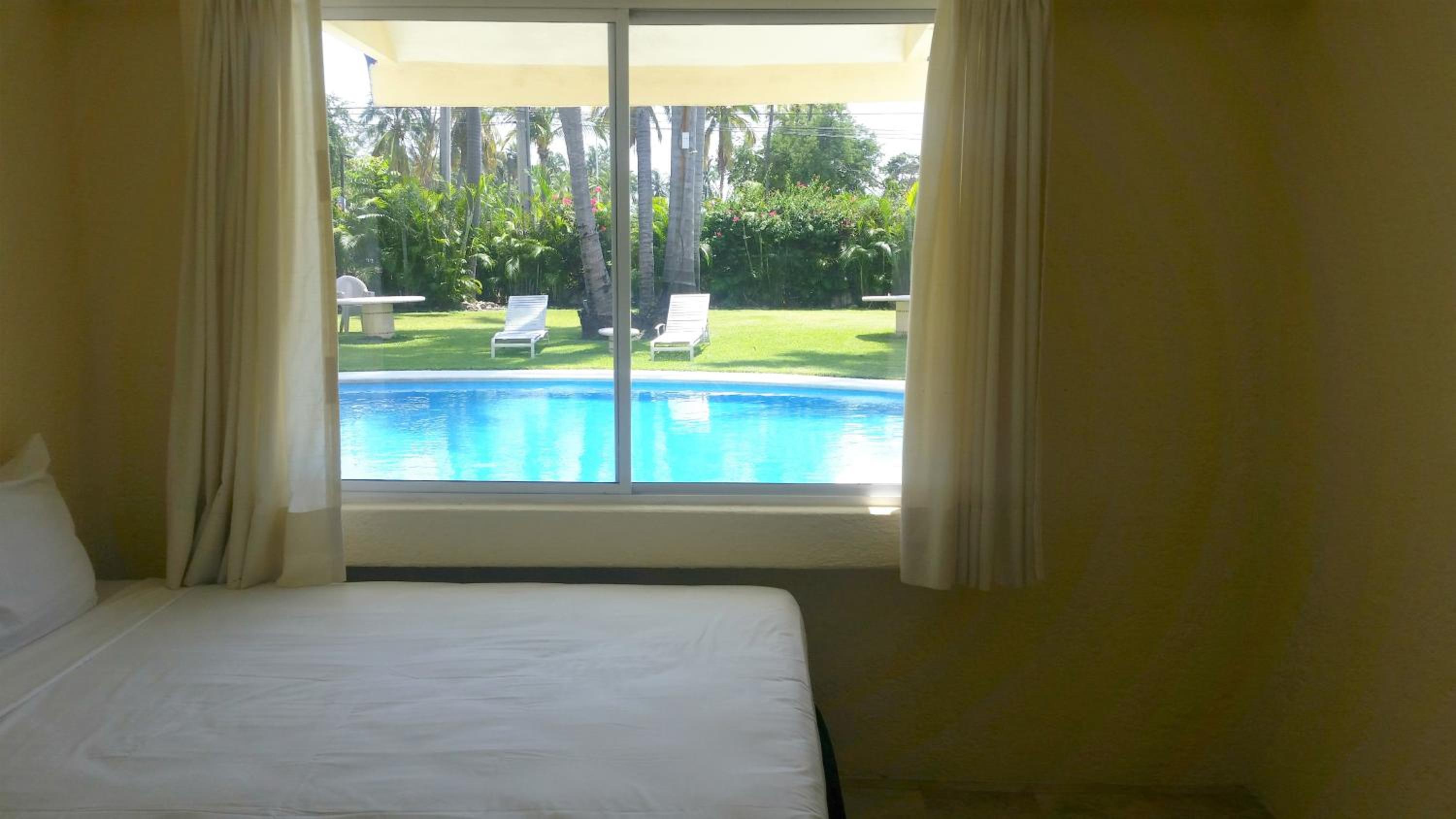 One-Bedroom Suite - Photo 5