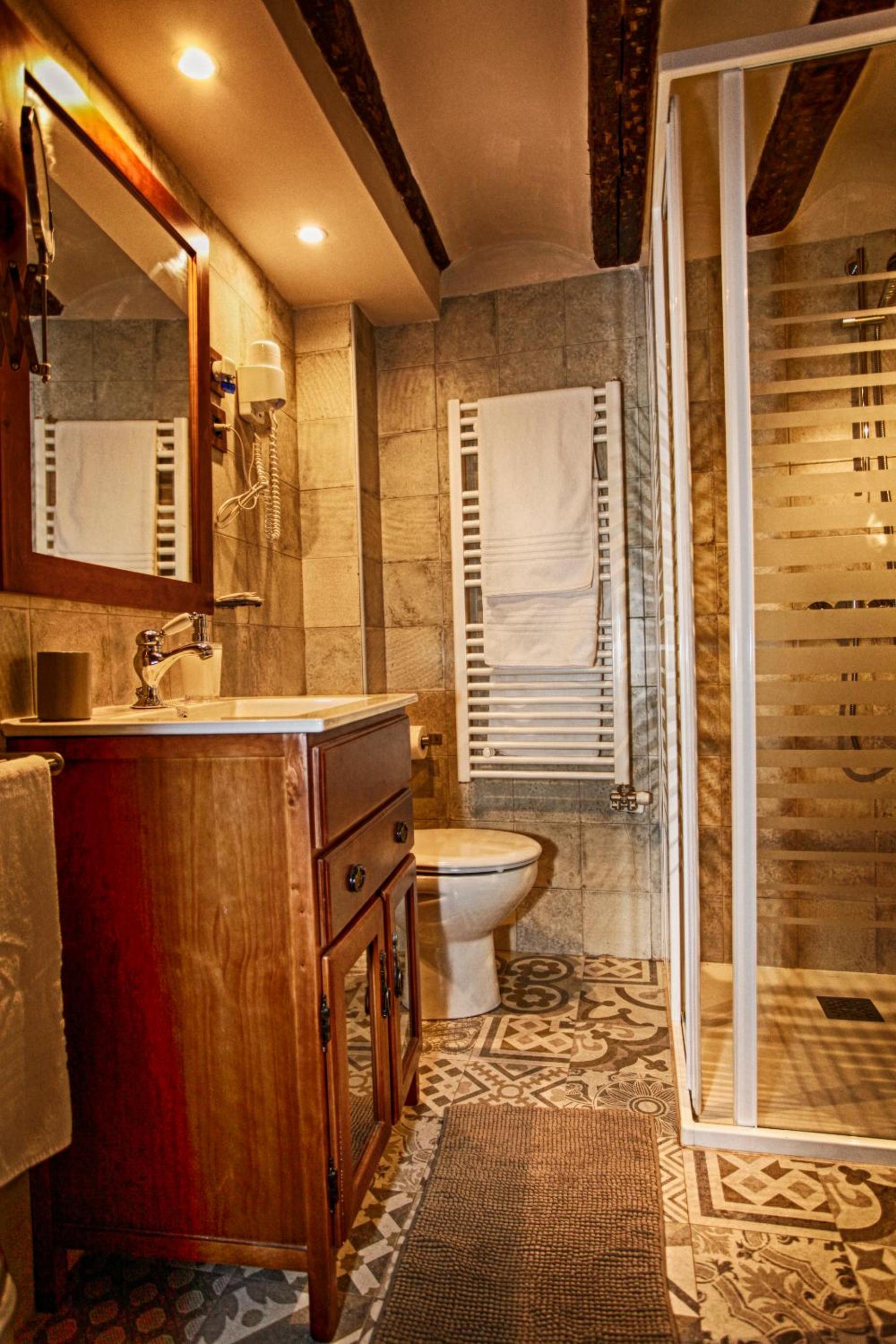 Double Room With Private Bathroom photo 2