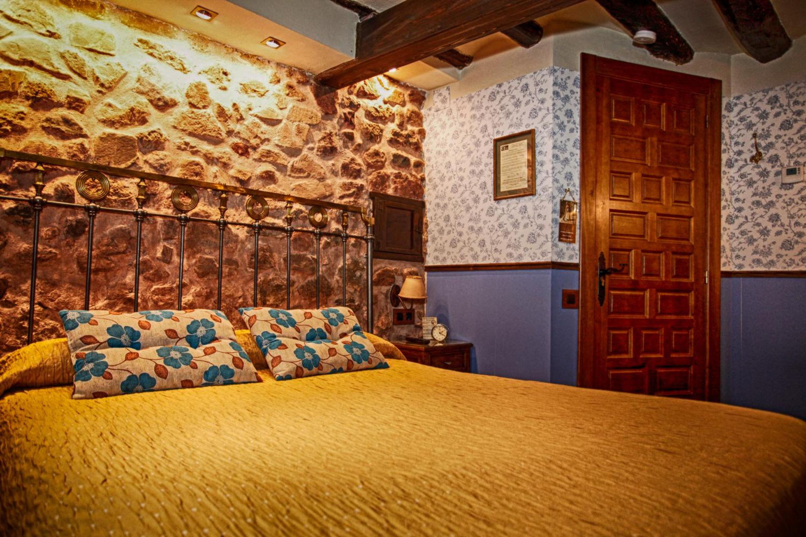 Double Room With Private Bathroom photo 3