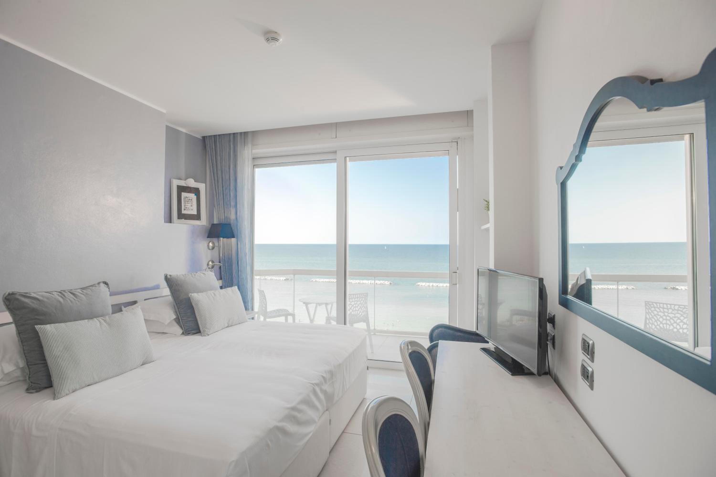 Deluxe Double or Twin Room - Photo 5