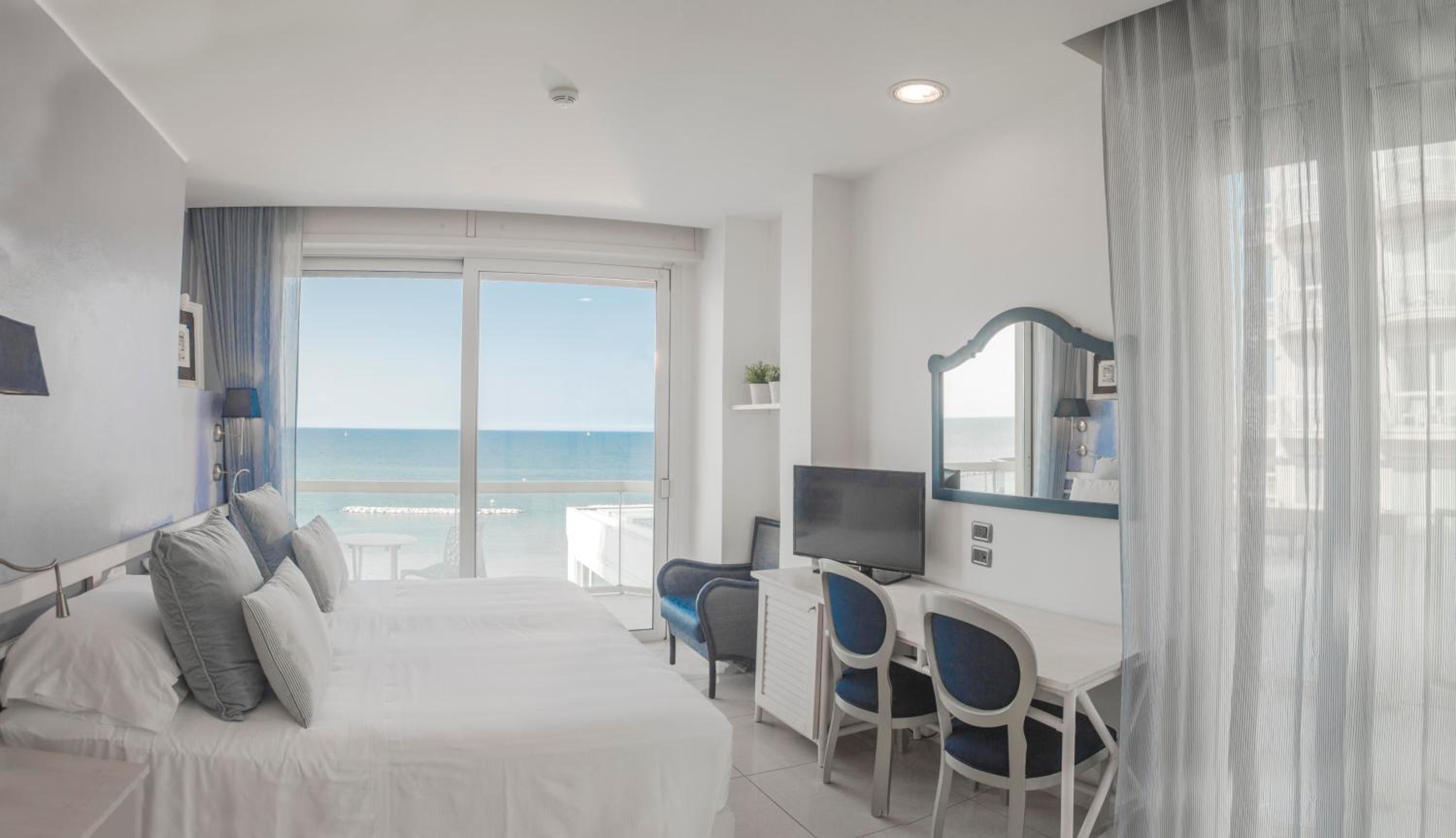 Deluxe Double or Twin Room - Photo 1