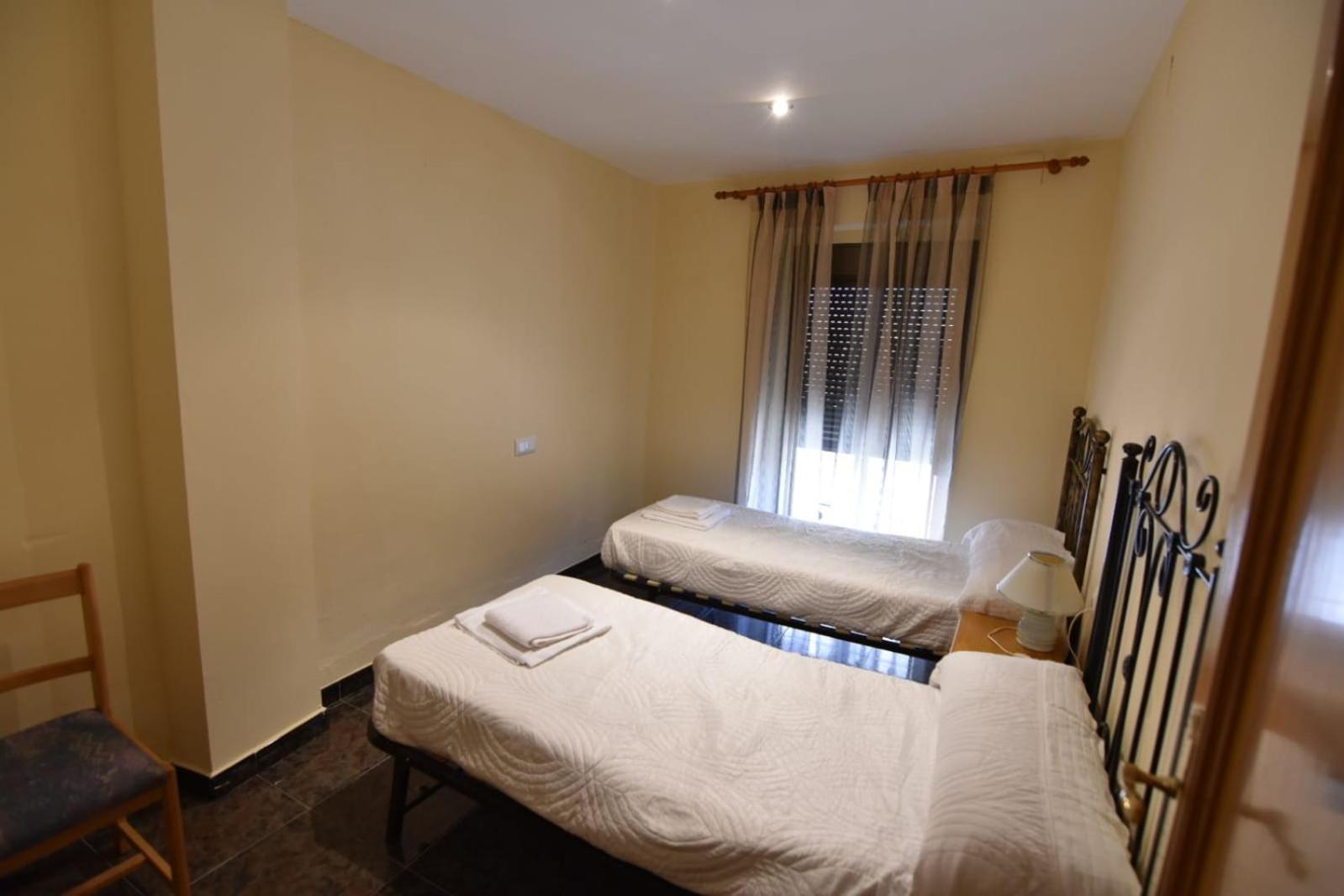 Five-Bedroom House photo 2