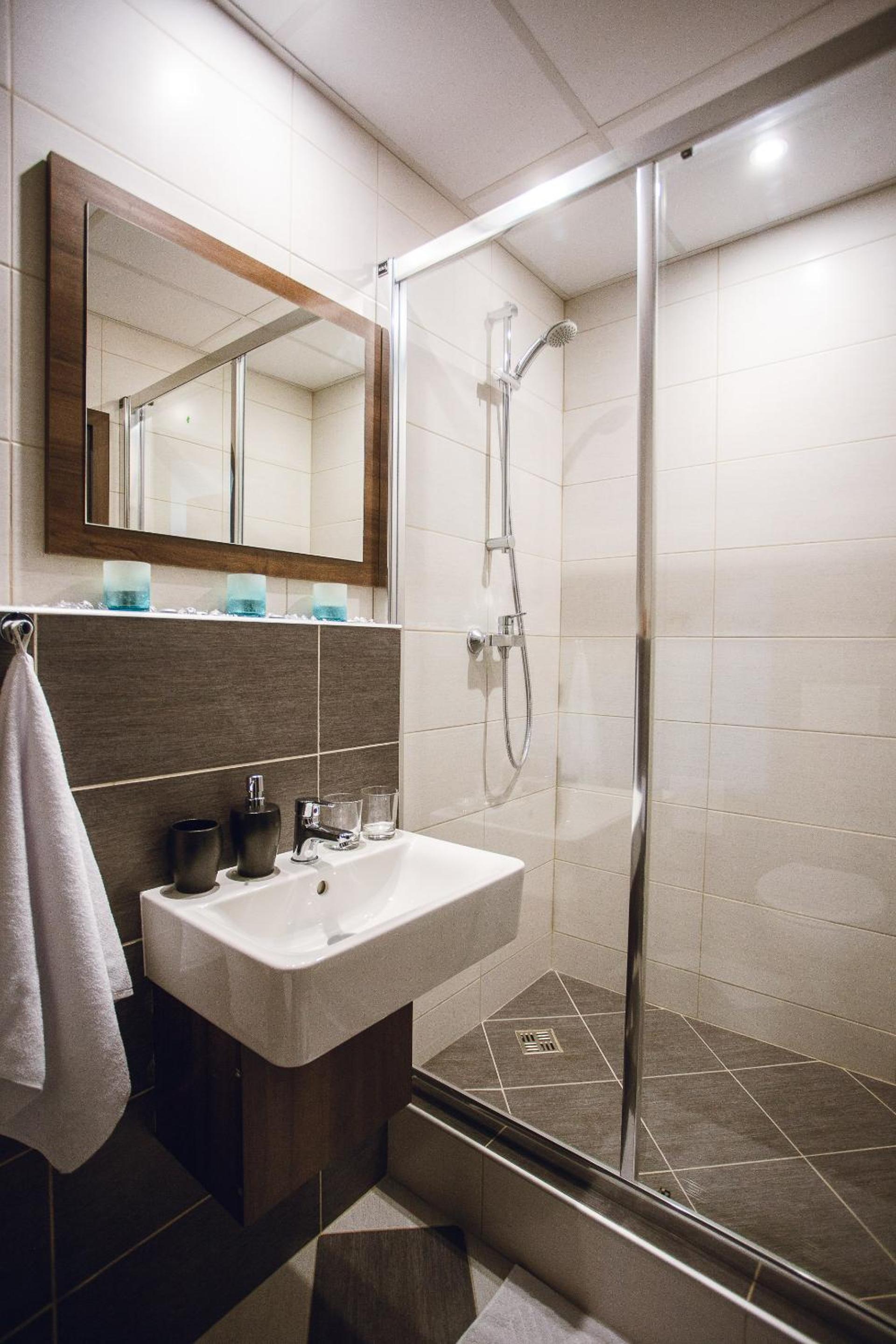 Two-Bedroom Suite - Photo 3