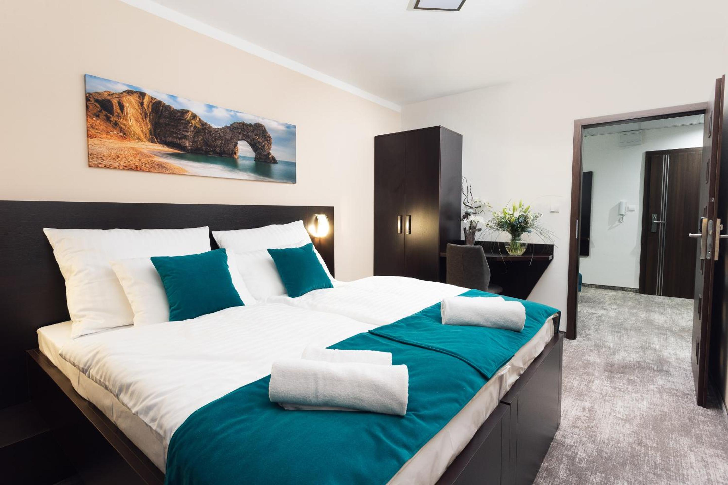 Two-Bedroom Suite - Photo 4