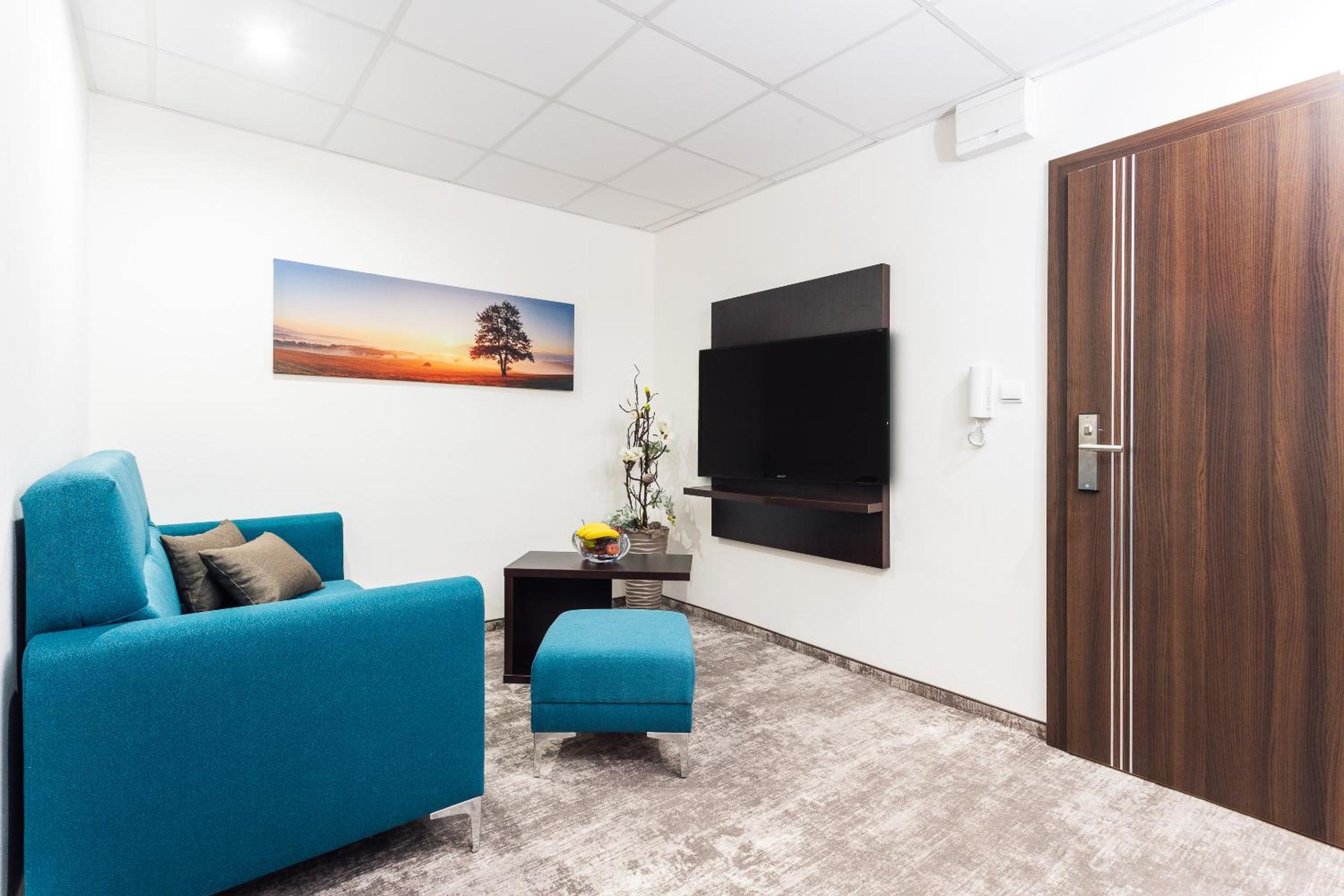 Two-Bedroom Suite - Photo 2