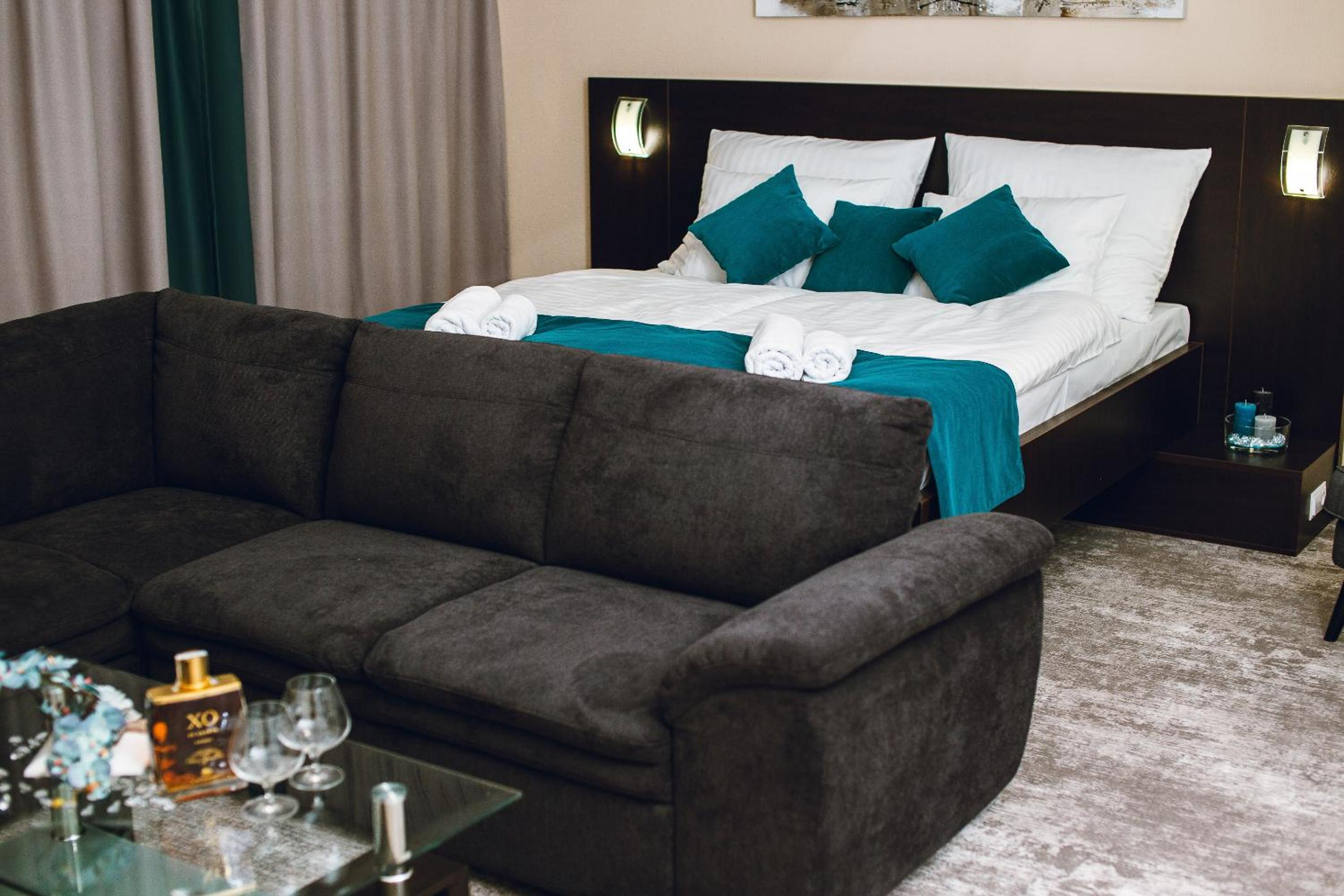 Junior Suite Deluxe with Balcony - Photo 7