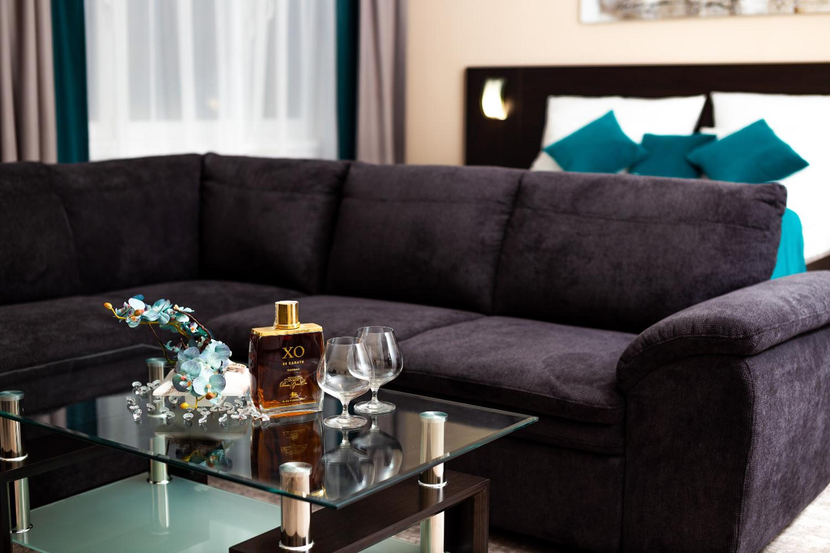 Junior Suite Deluxe with Balcony - Photo 6