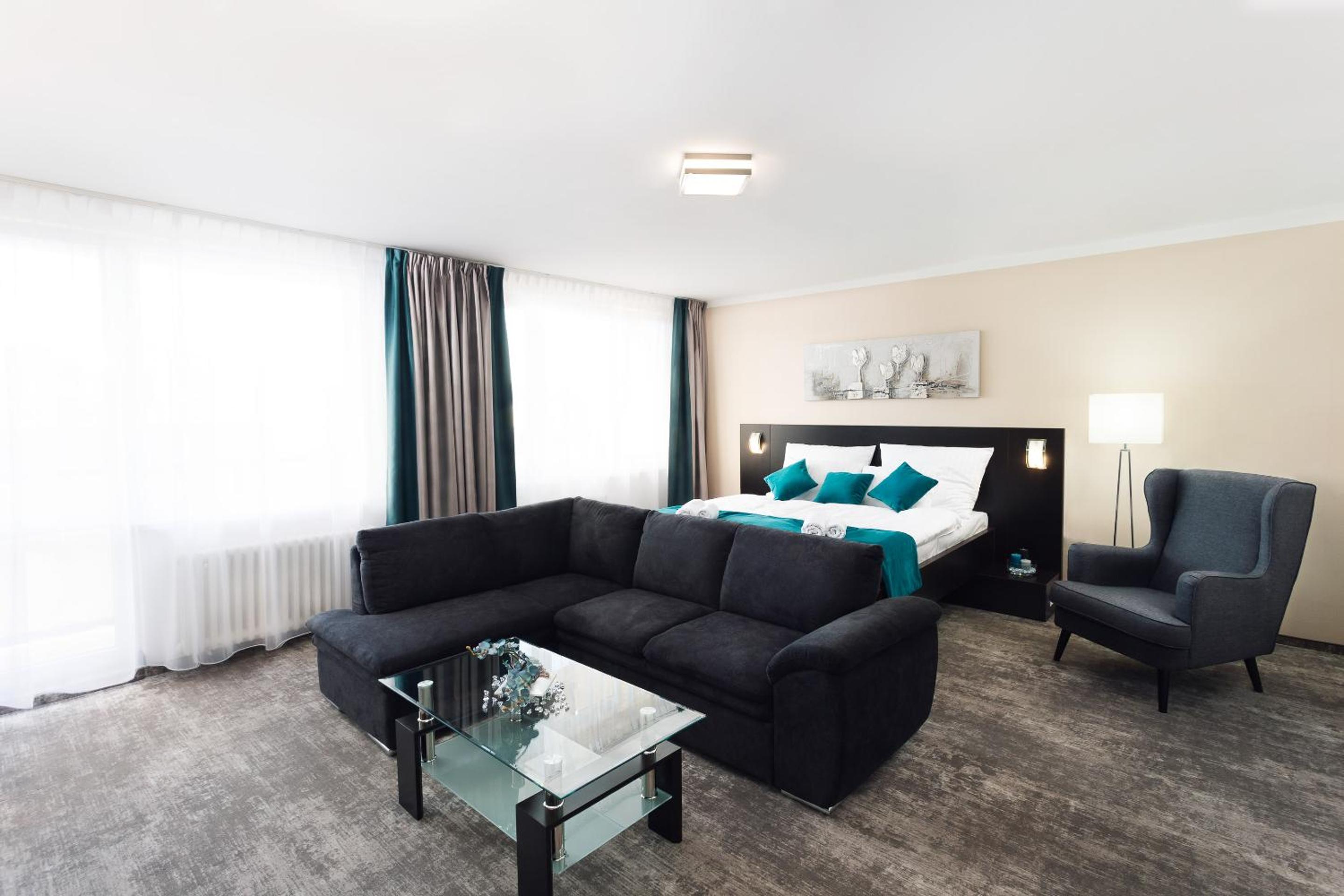Junior Suite Deluxe with Balcony - Photo 1