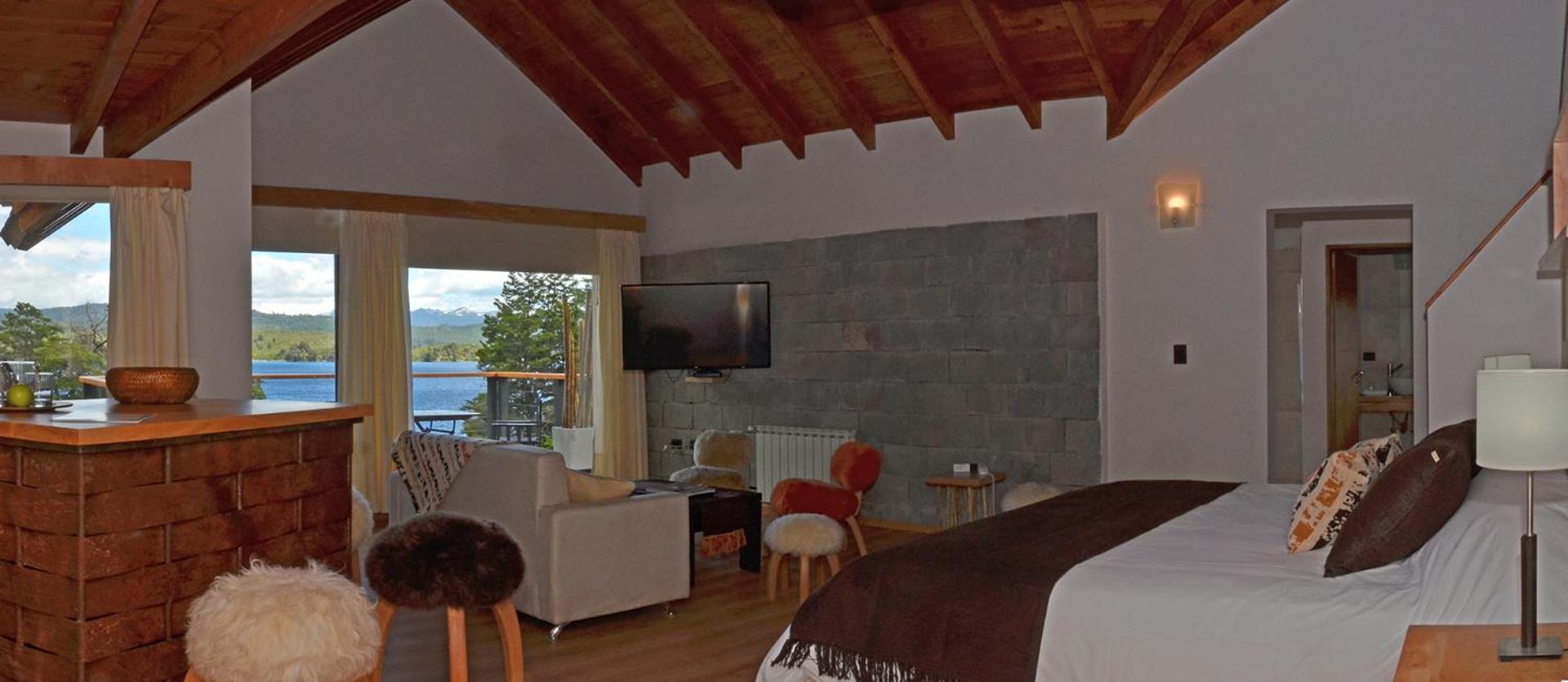 Suite with Hot Tub photo 1
