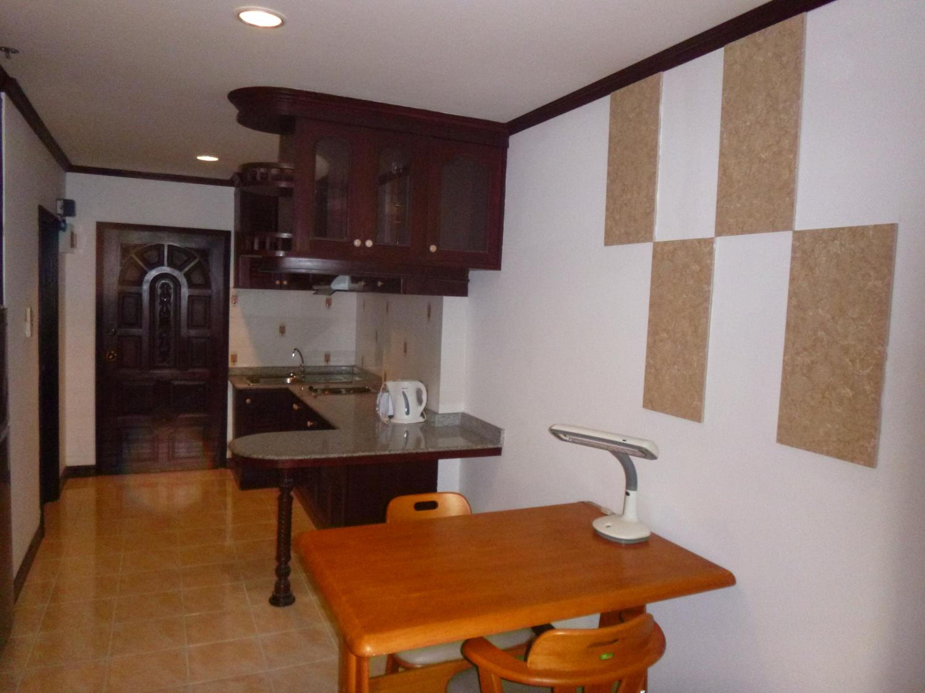 One-Bedroom Apartment photo 2