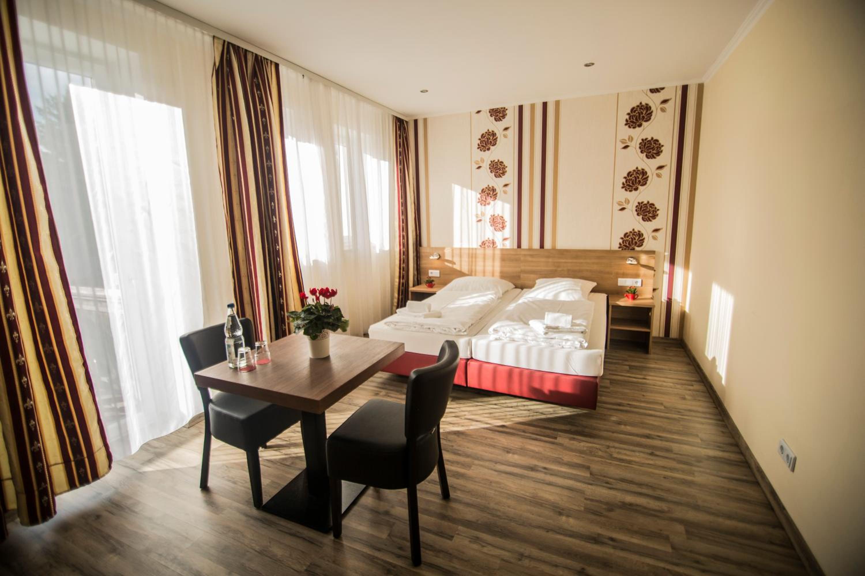 Double Room - Photo 3