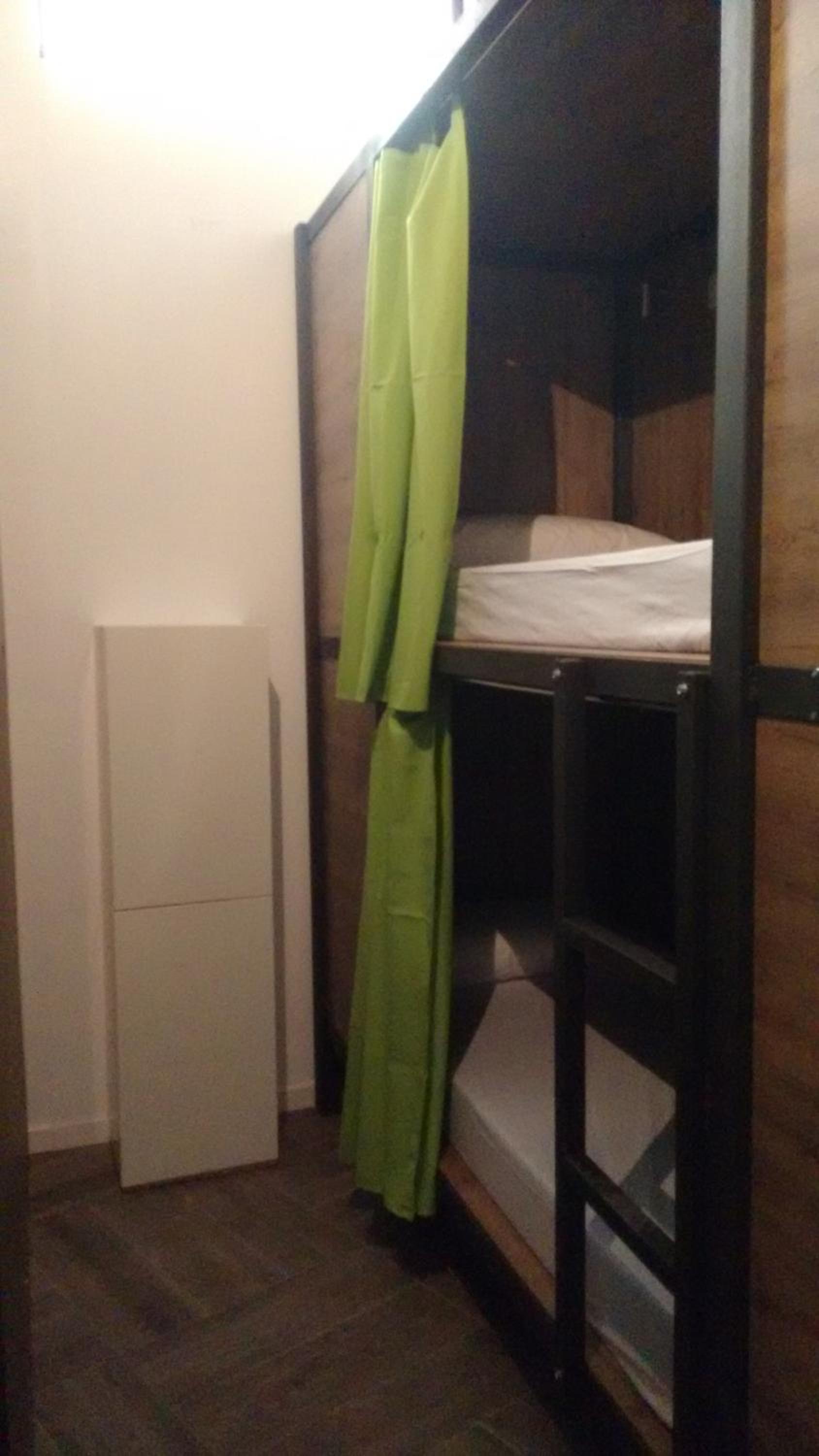 Cama en Dormitorio Mixto de 10 Camas