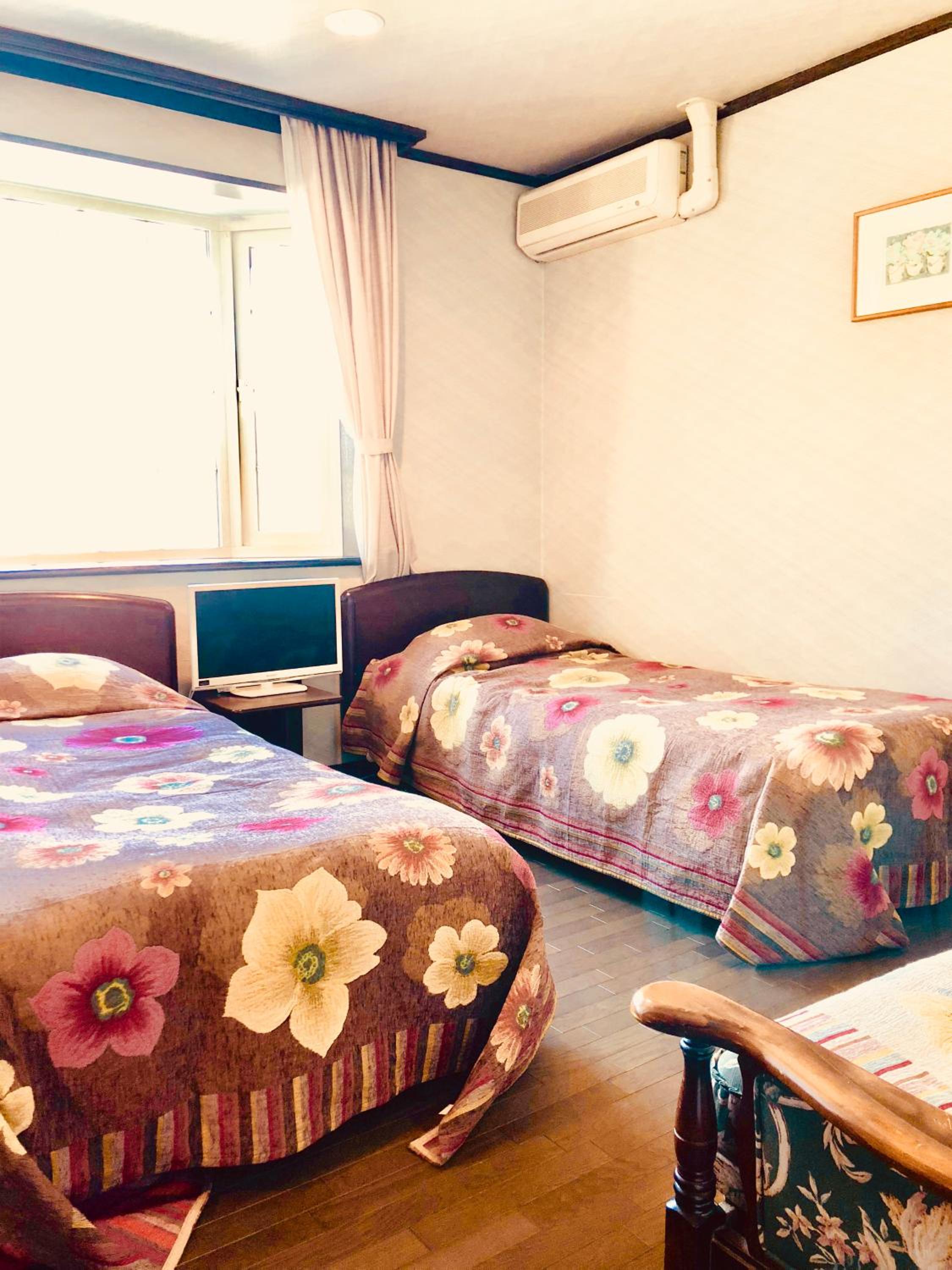 Twin Room (3 Adults) - Photo 1