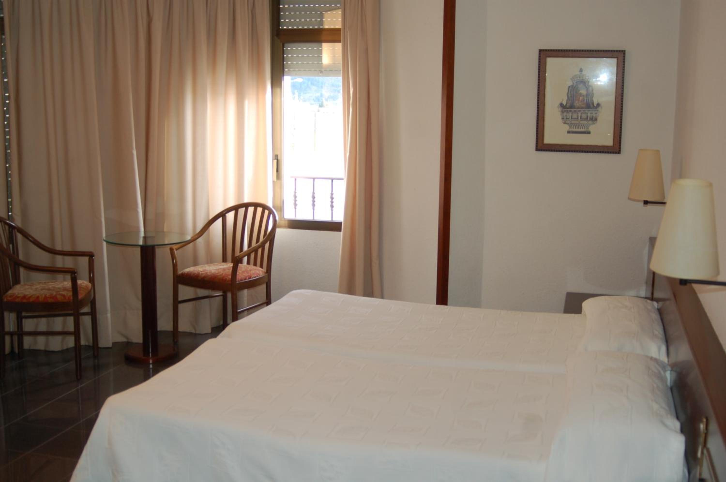 Double or Twin Room - Photo 4