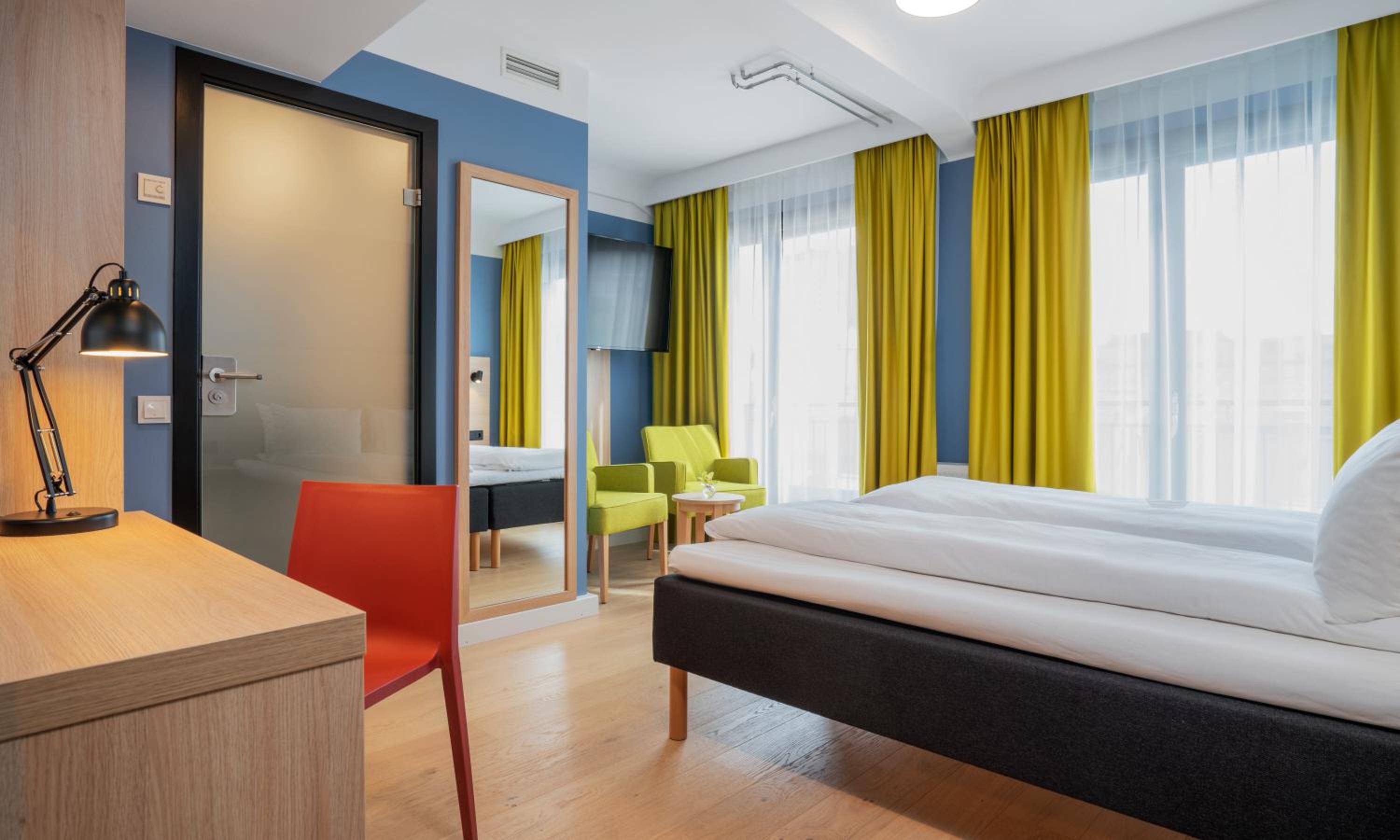 Standard Double Room thumbnail 5