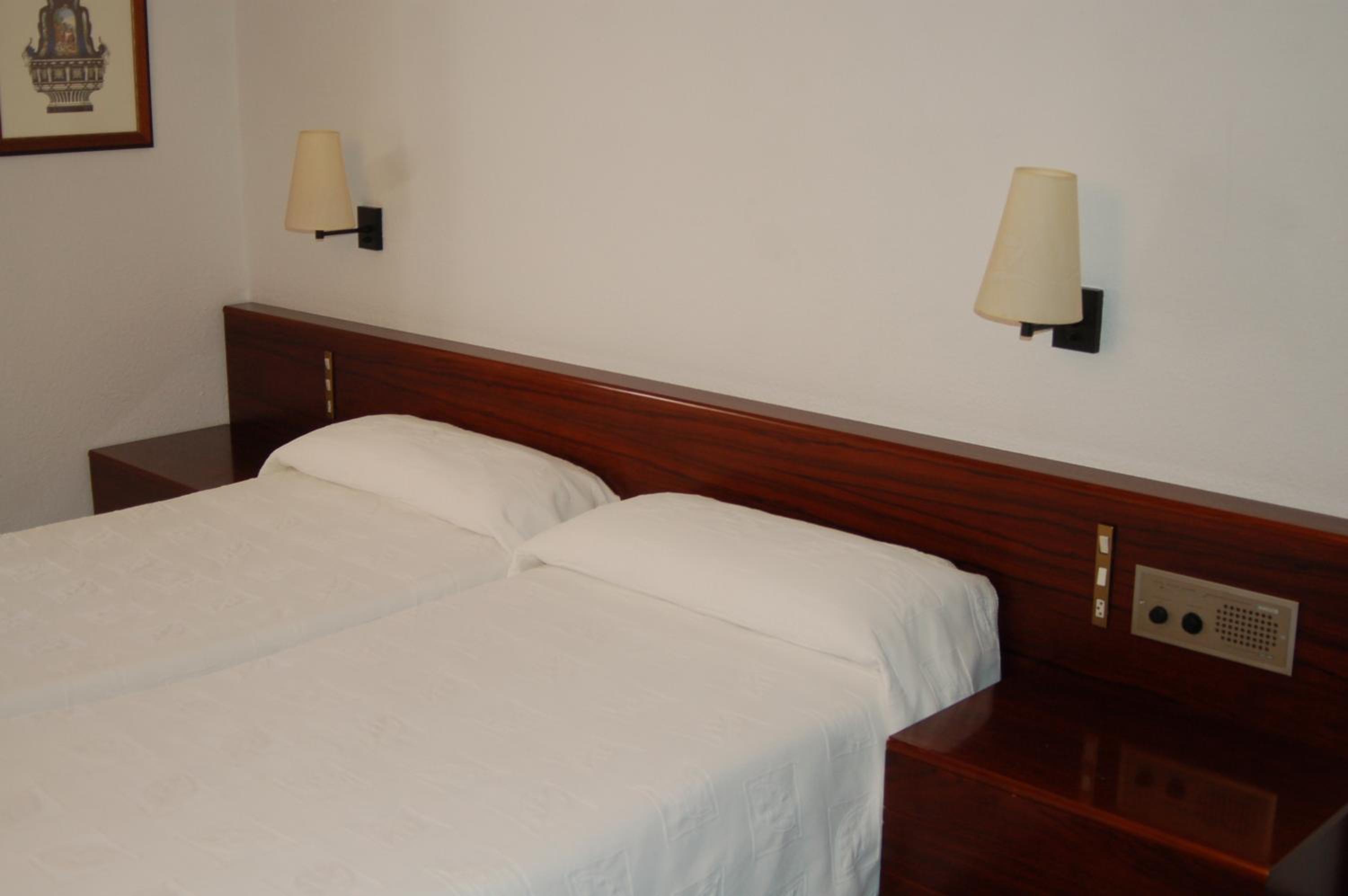 Double or Twin Room - Photo 5