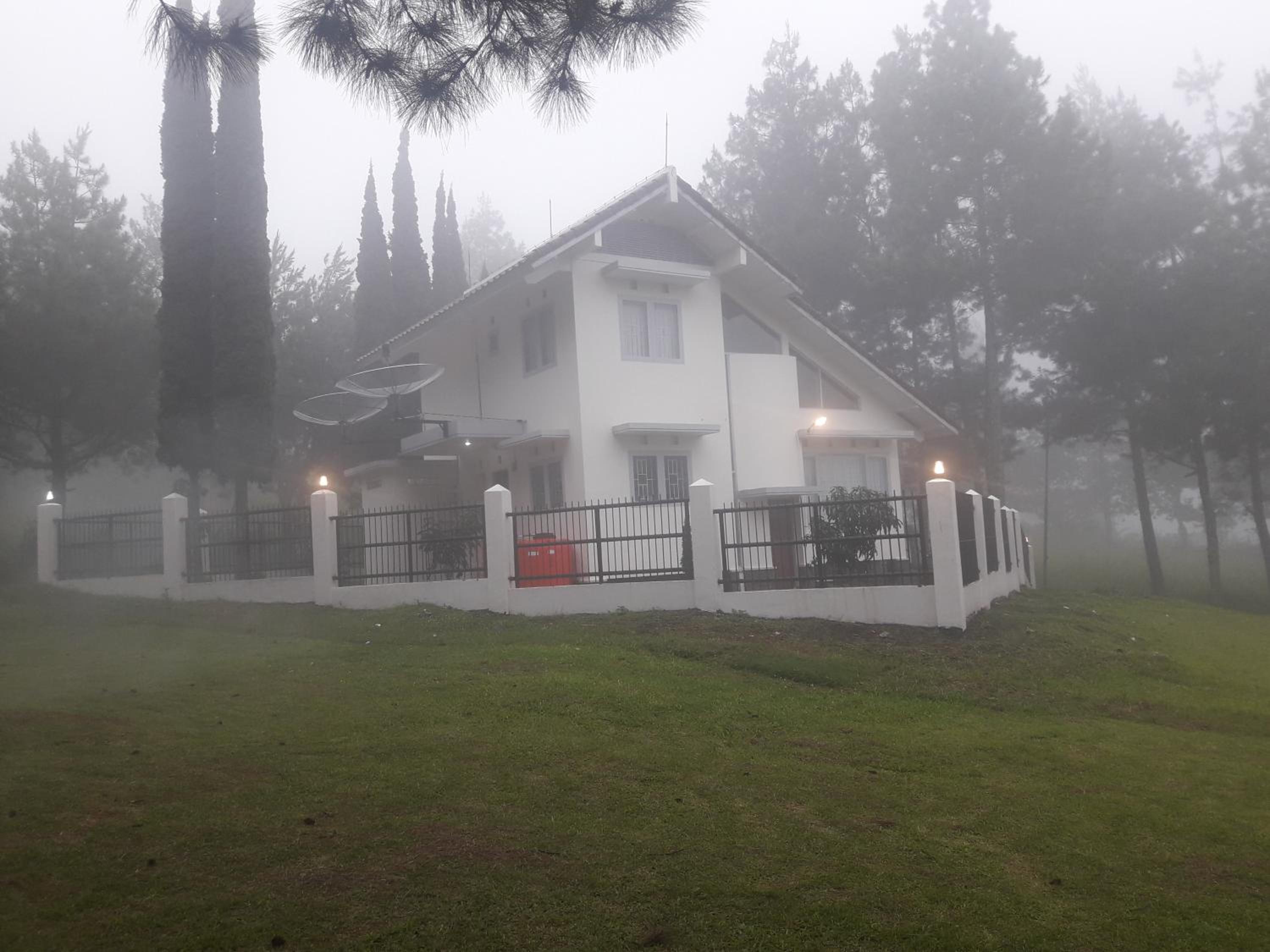 Villa - Photo 2