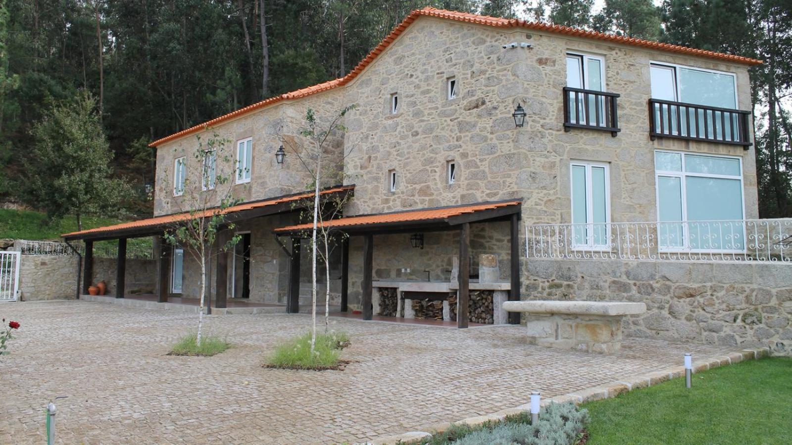 Six-Bedroom House photo 2