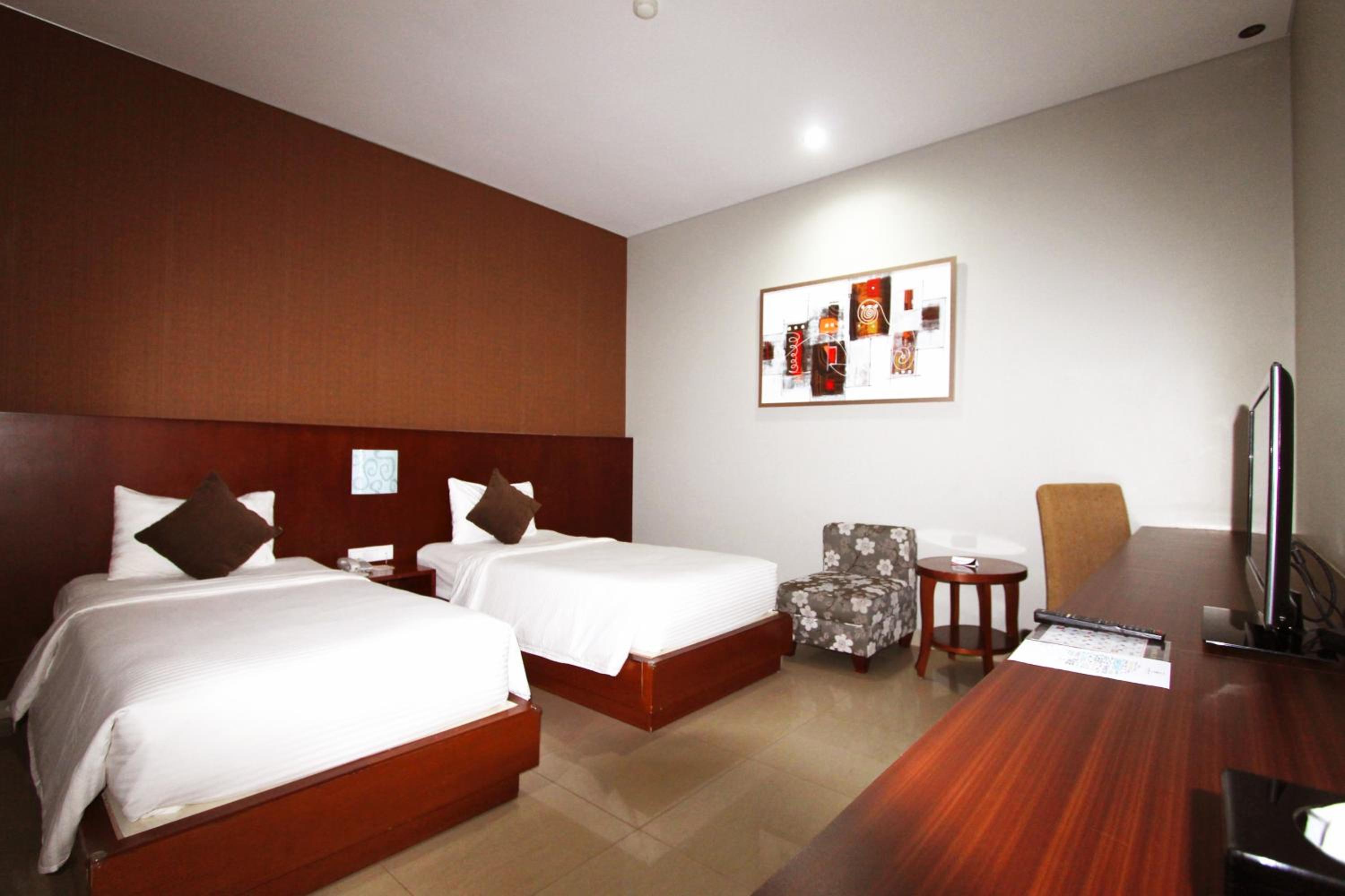 Superior Twin Room - No Window photo 3