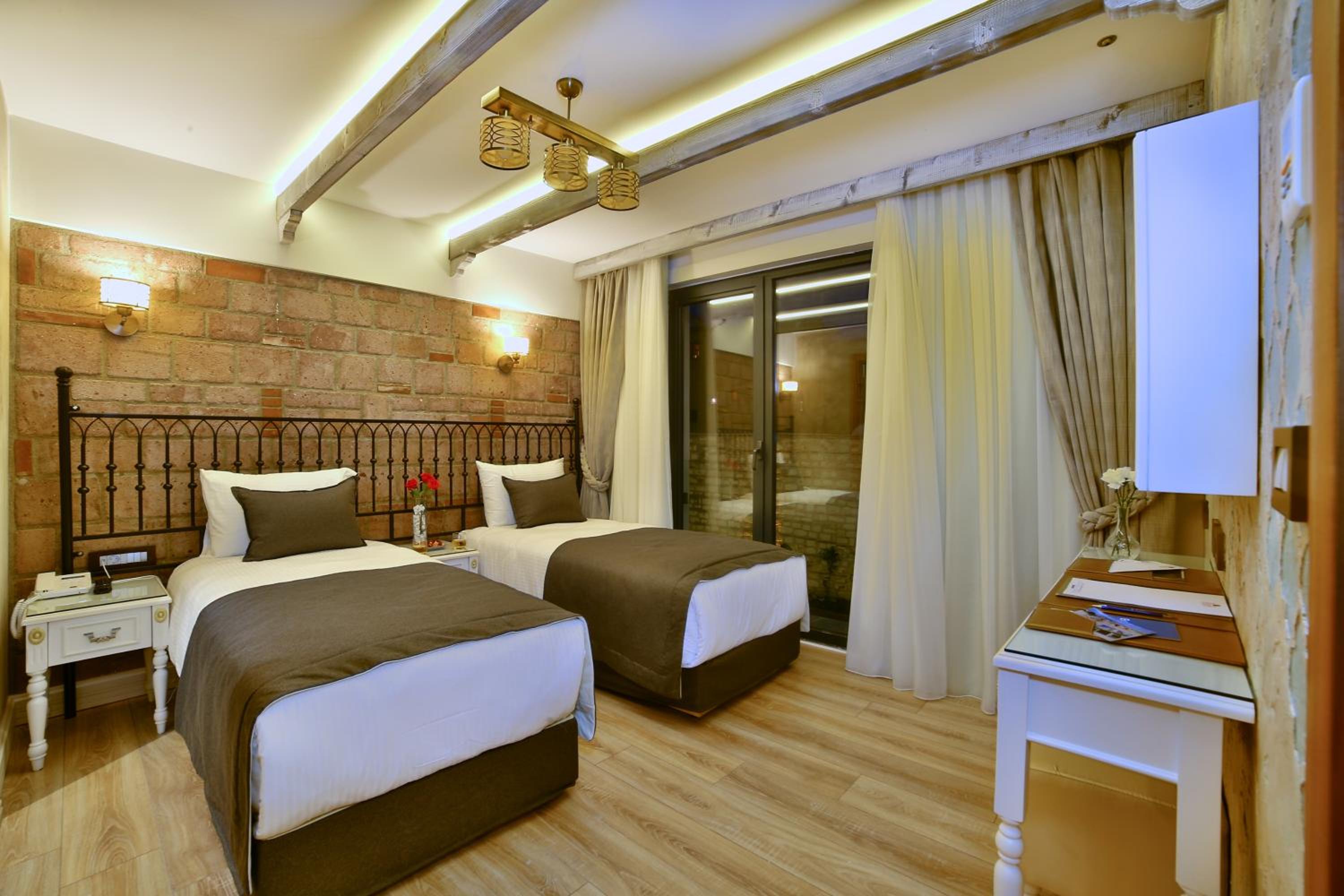 Junior Suite with Garden View