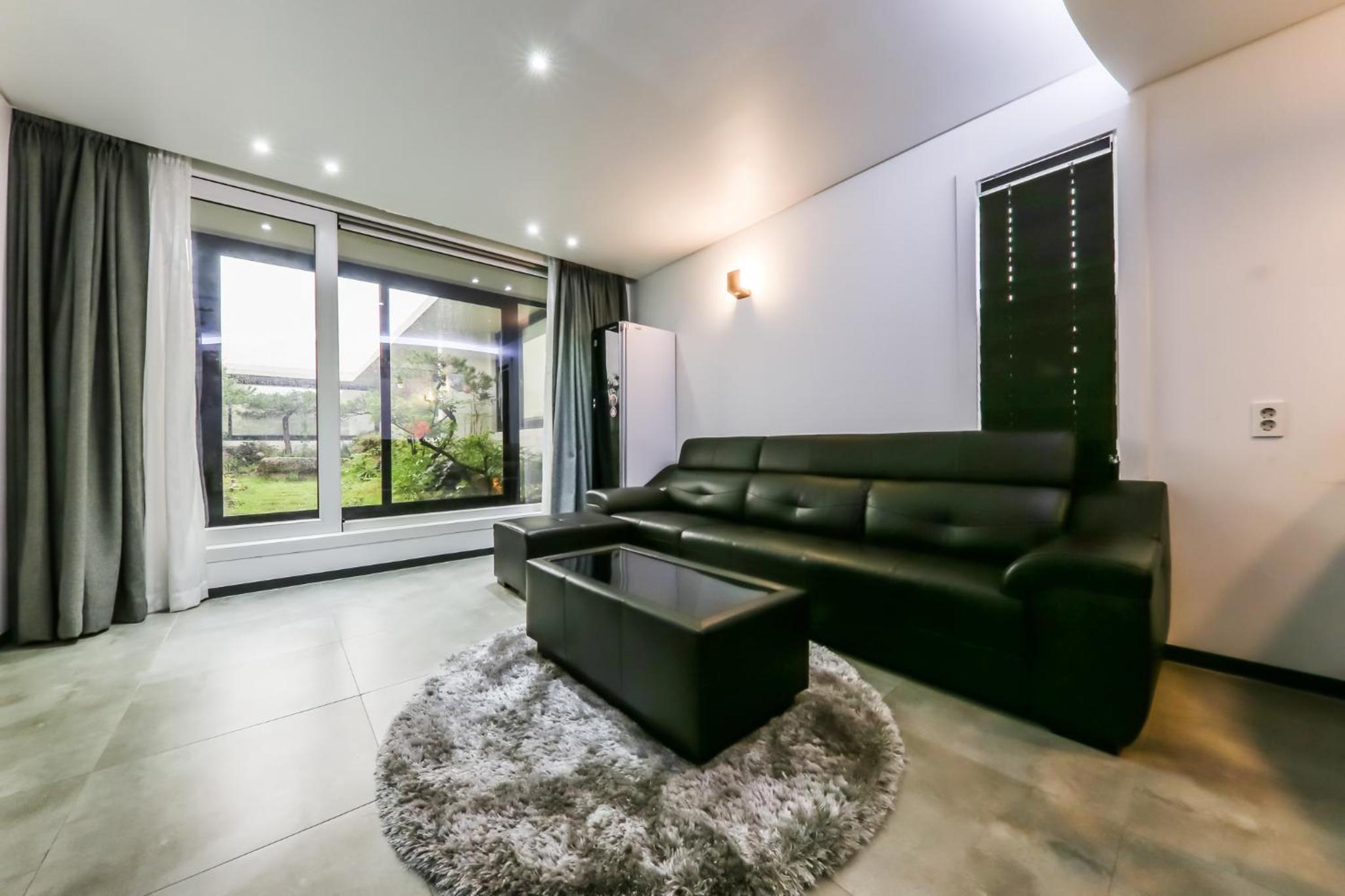 Family Room with Garden View