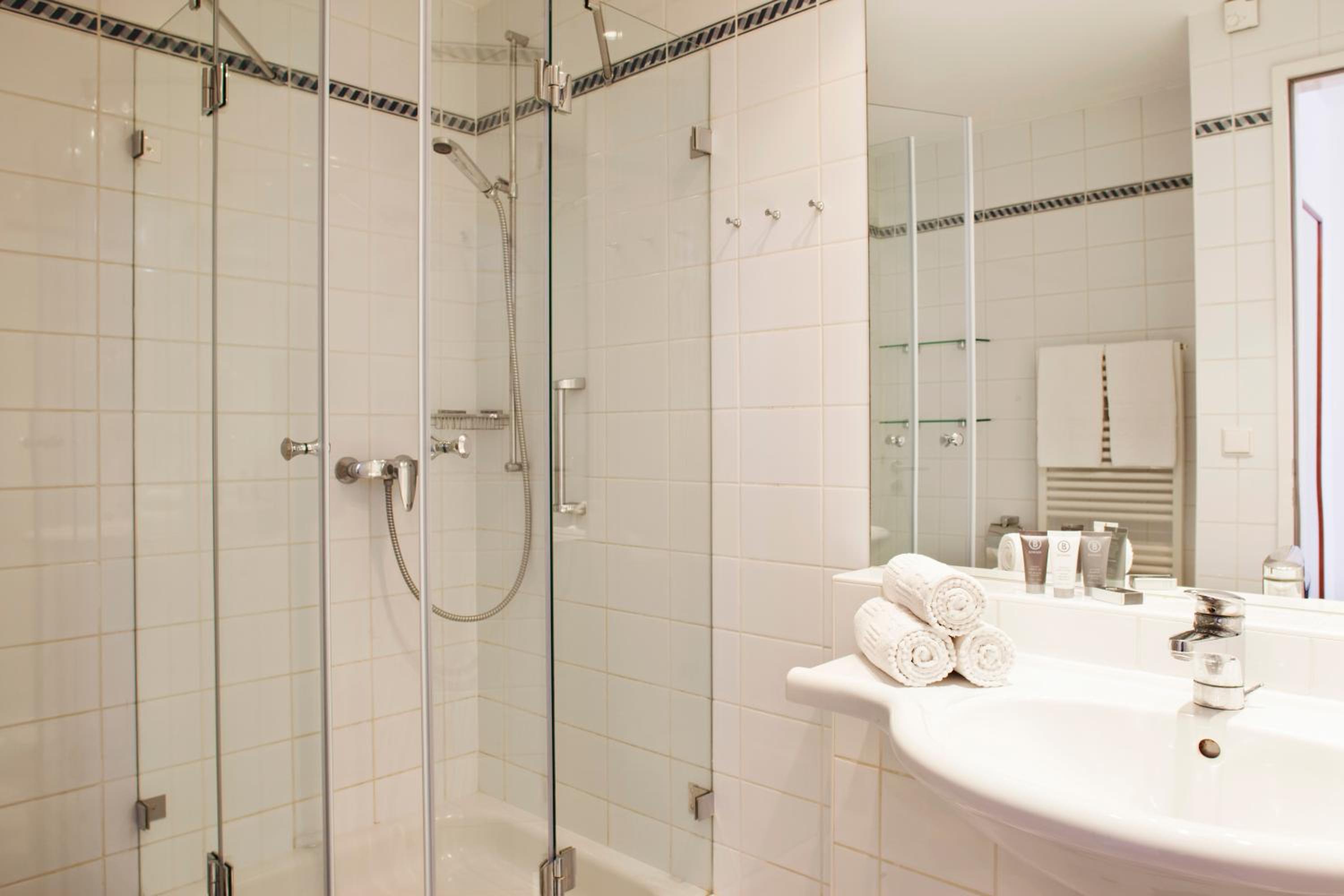 Studio Apartment - Photo 4