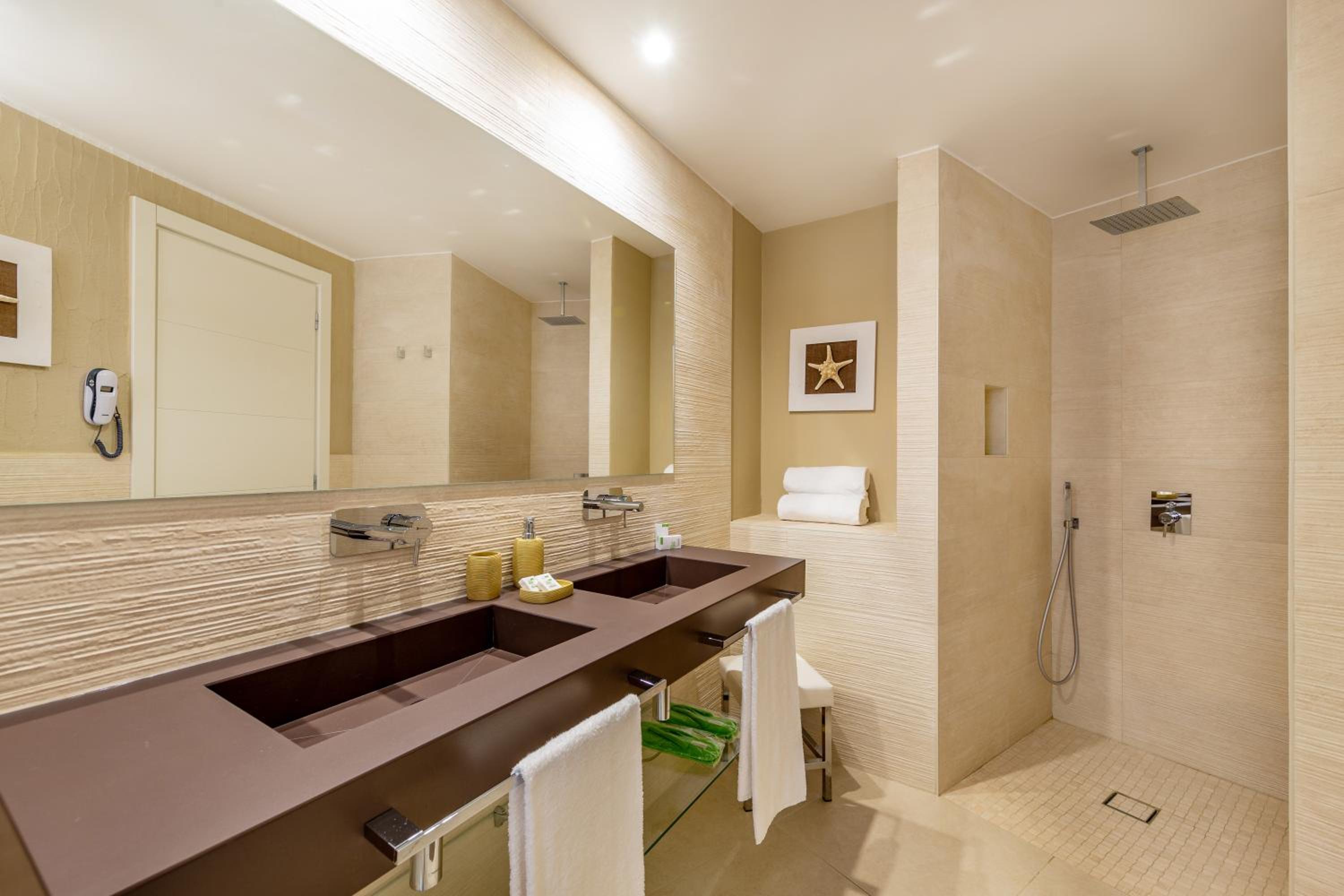 Triple Room with Sea View - Photo 10