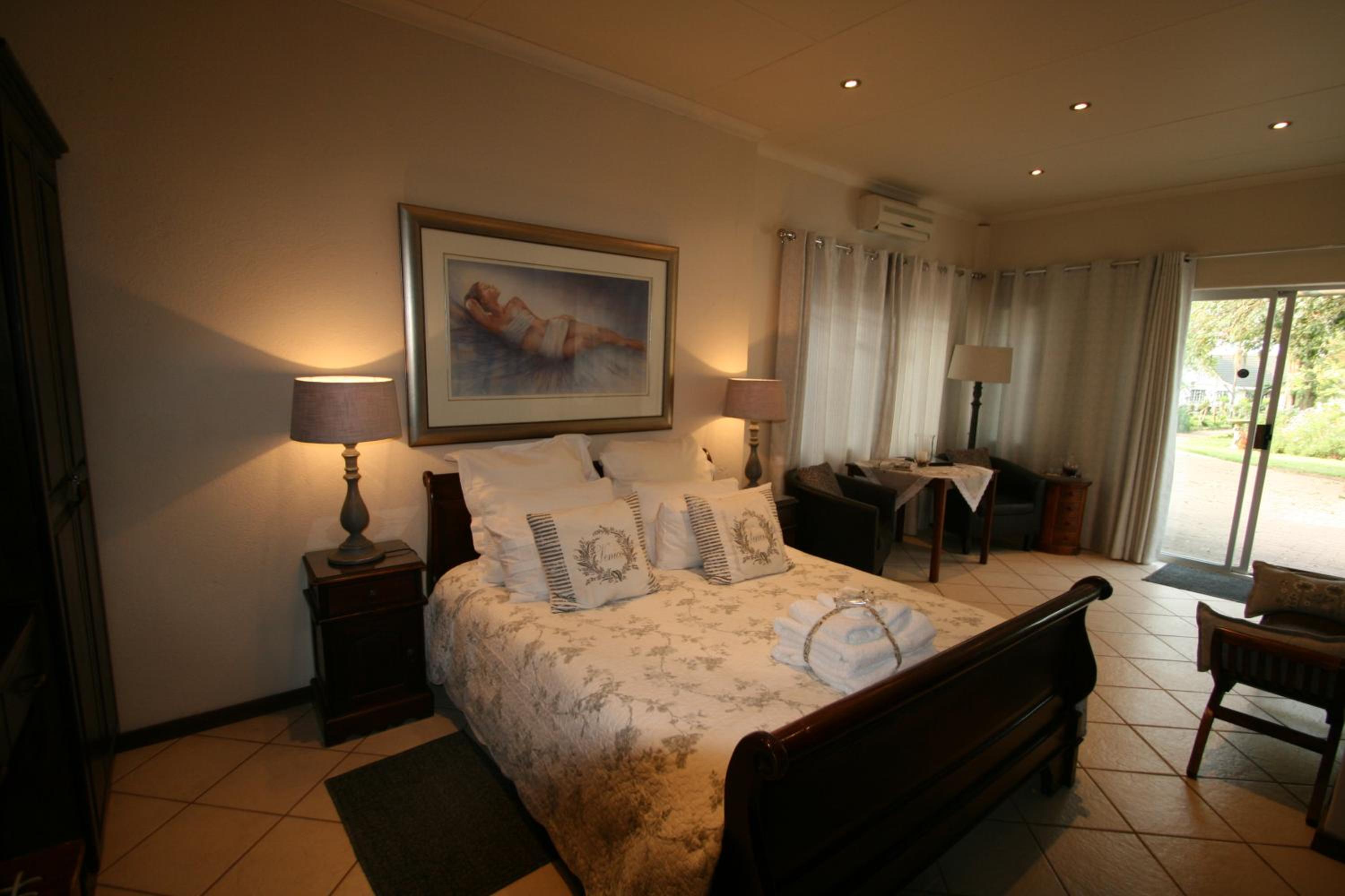 Queen Room photo 3